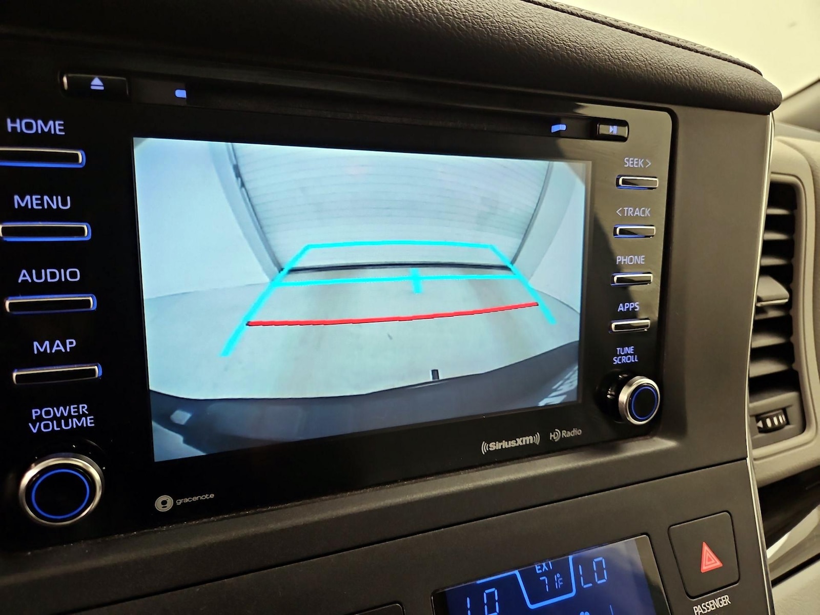 2019 Toyota Sienna XLE - Photo 16