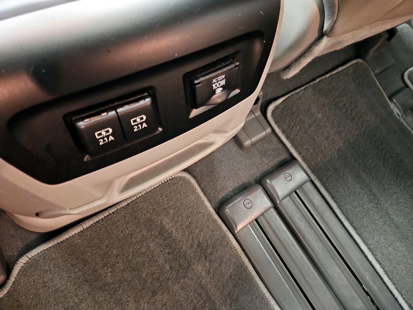 2019 Toyota Sienna XLE - Photo 20