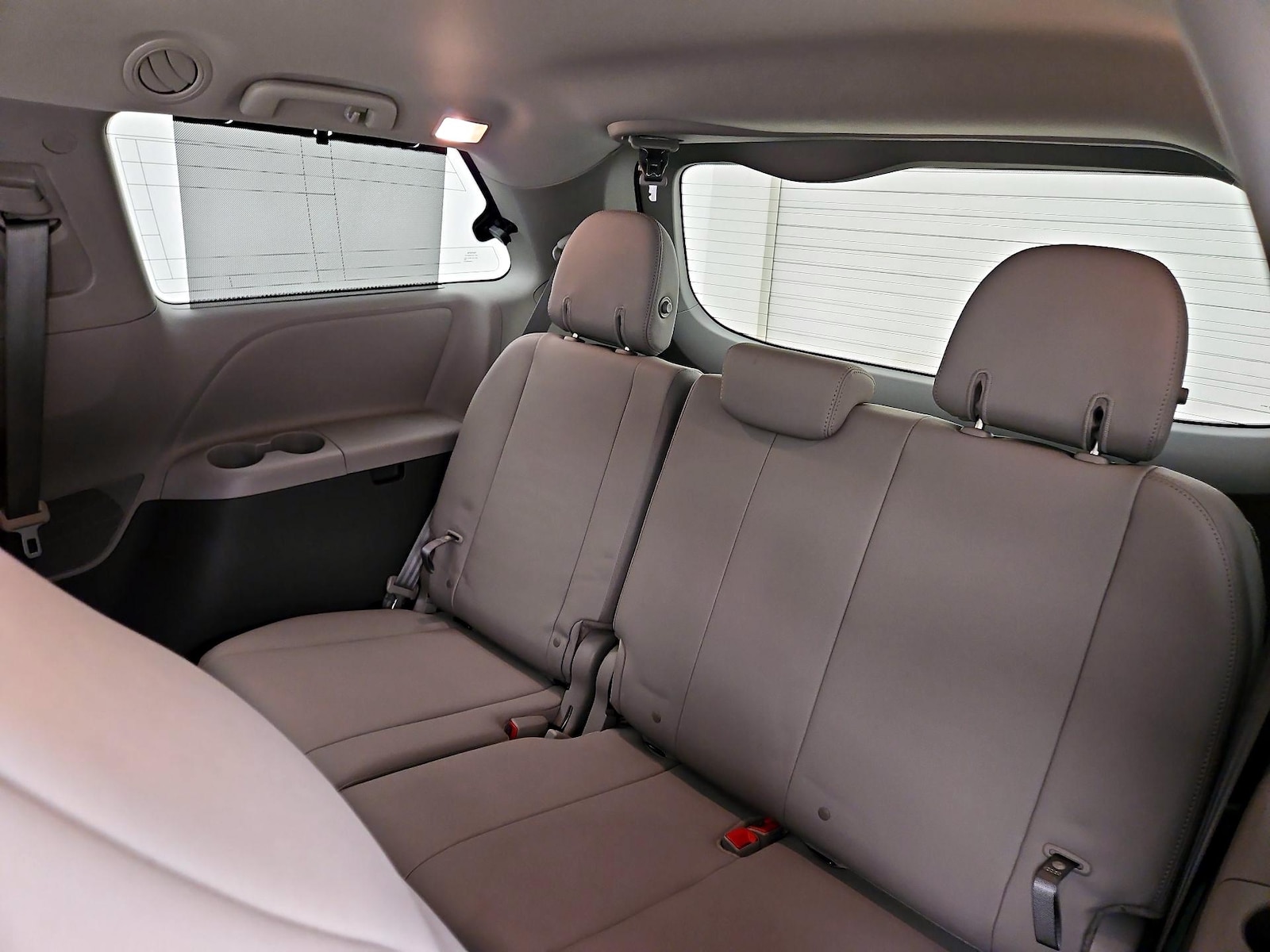 2019 Toyota Sienna XLE - Photo 23