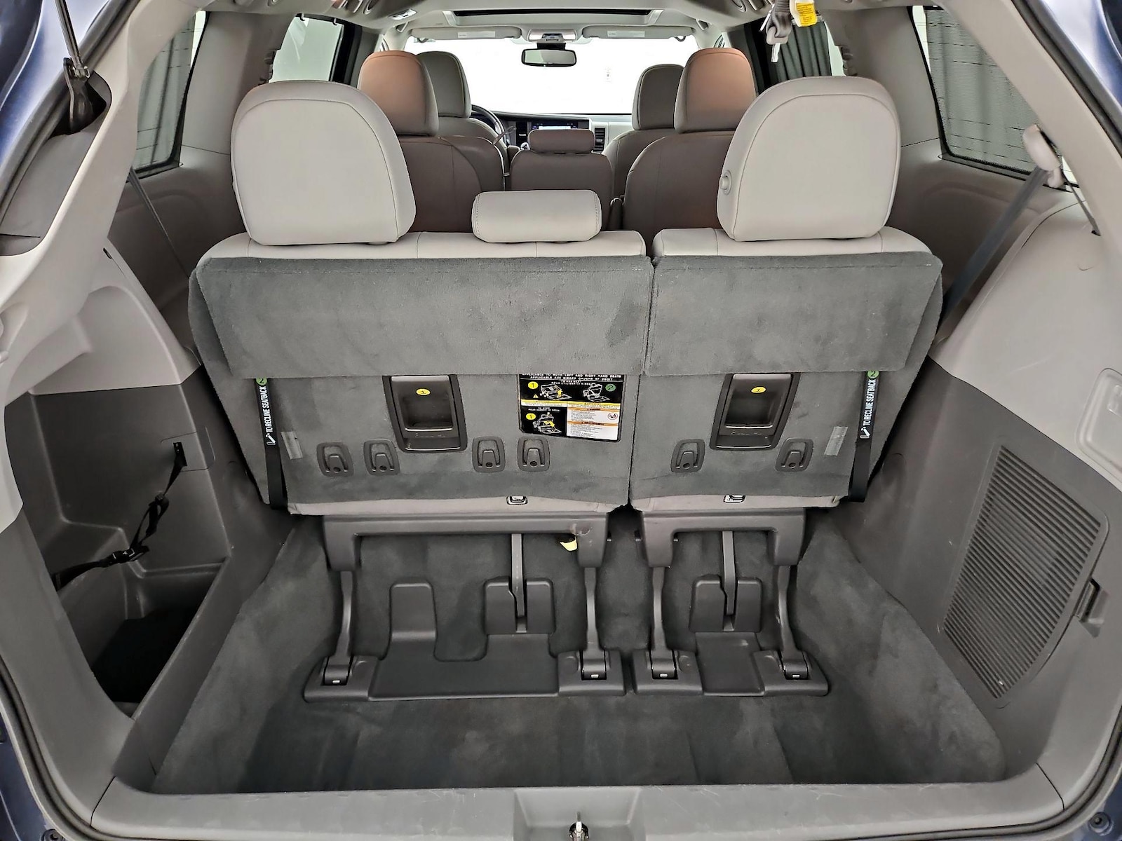 2019 Toyota Sienna XLE - Photo 24