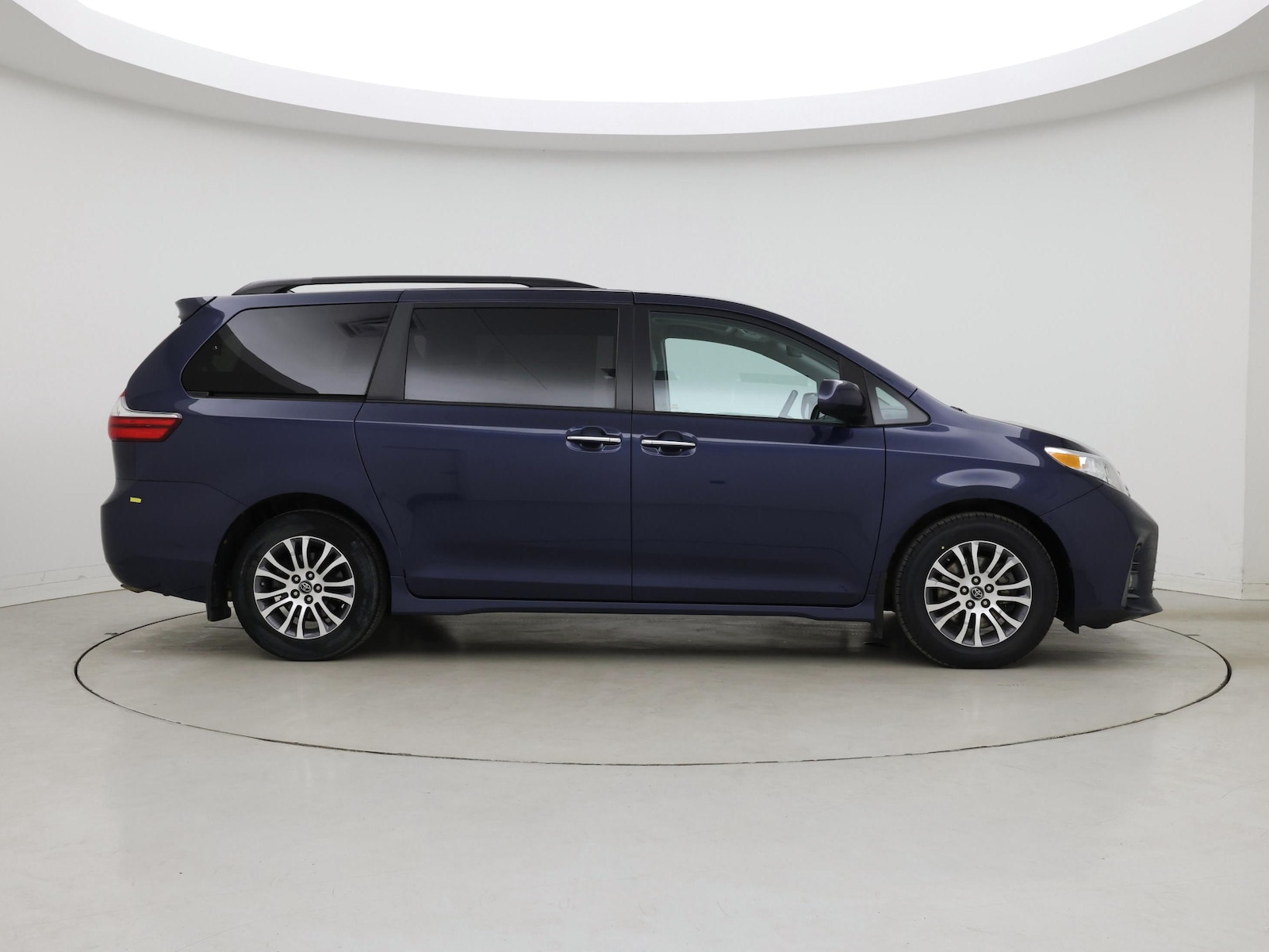 2019 Toyota Sienna XLE - Photo 8