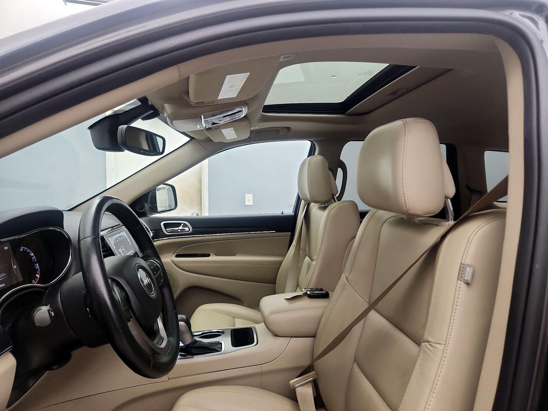 Thumbnail: 2020 Jeep Grand Cherokee - 20