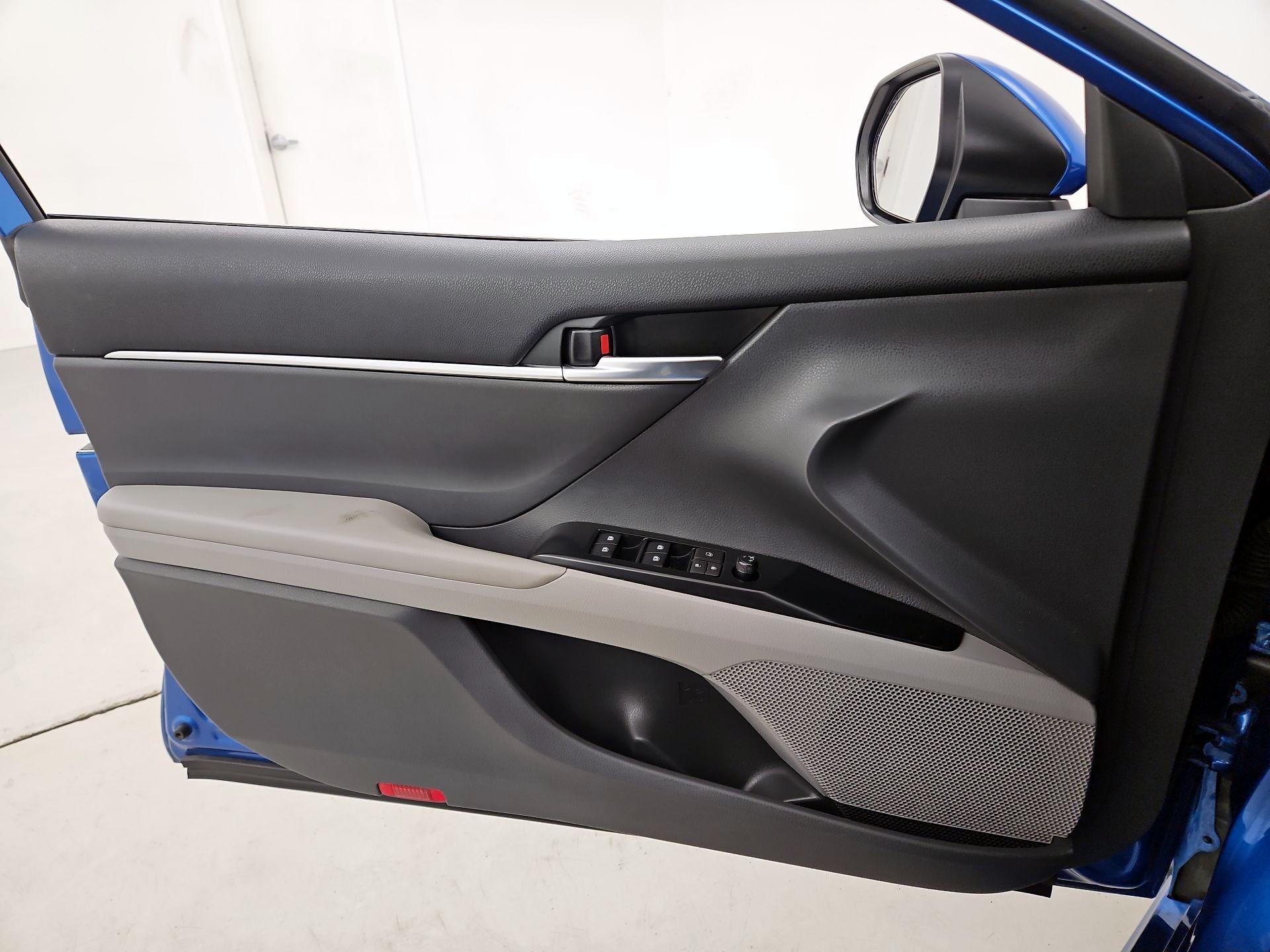 Thumbnail: 2020 Toyota Camry - 12