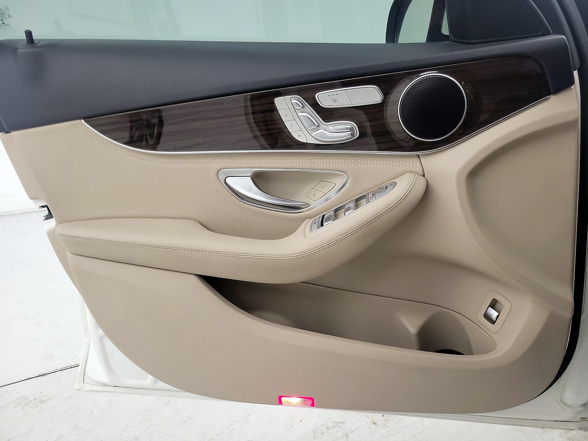 Thumbnail: 2015 Mercedes-Benz C-Class - 12