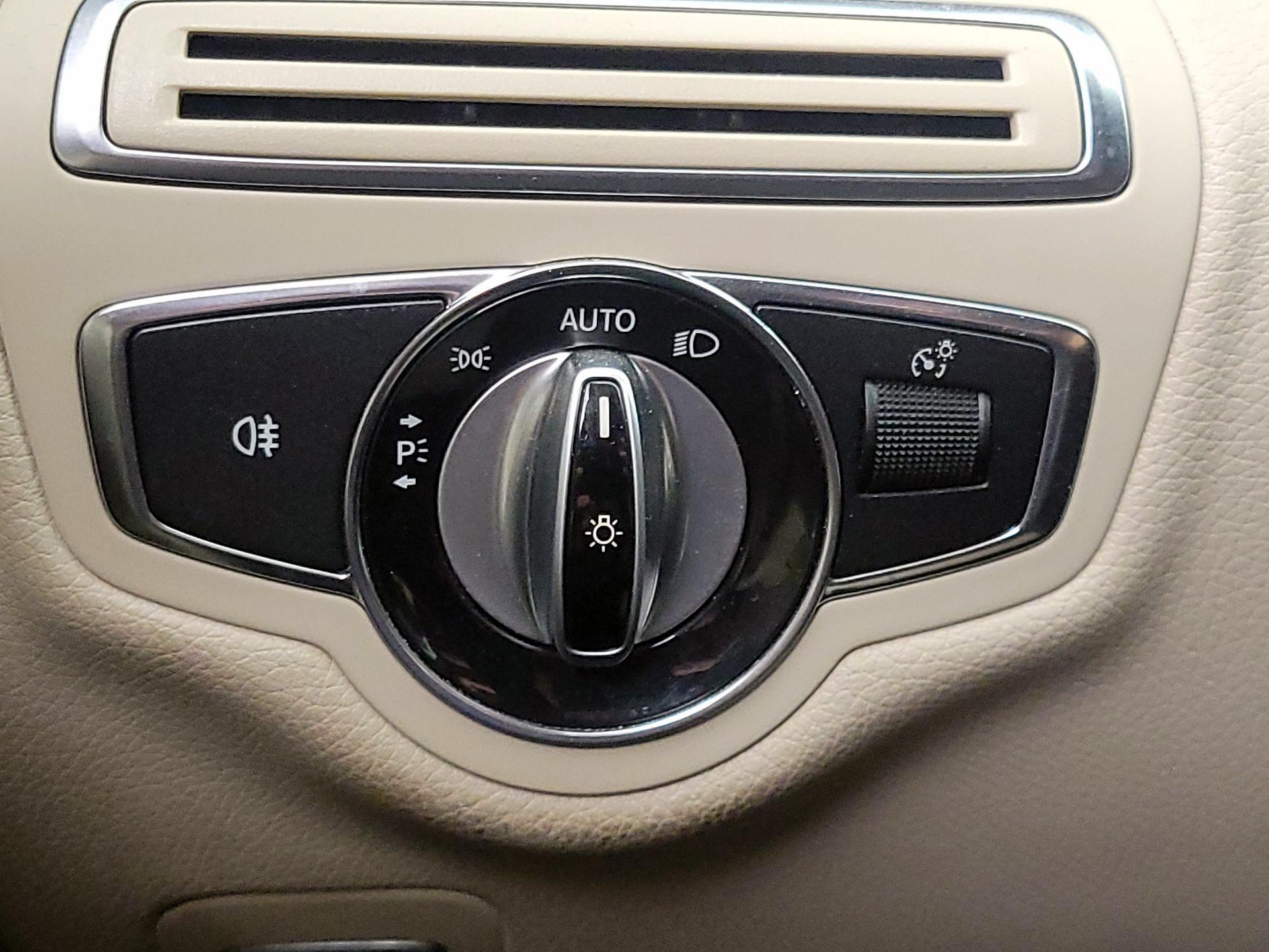 Thumbnail: 2015 Mercedes-Benz C-Class - 13