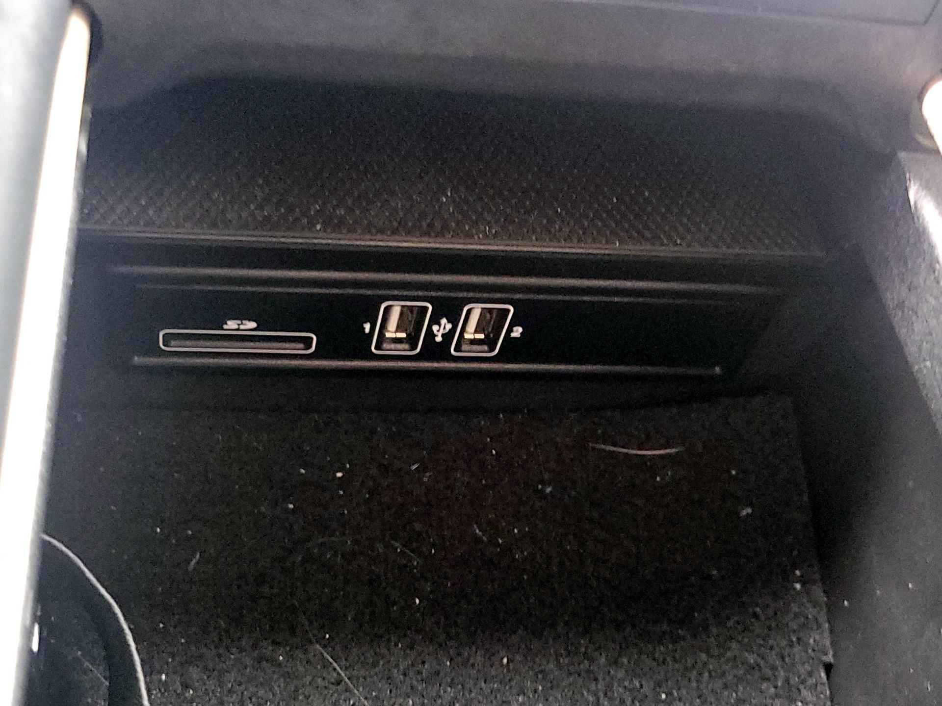 Thumbnail: 2015 Mercedes-Benz C-Class - 18
