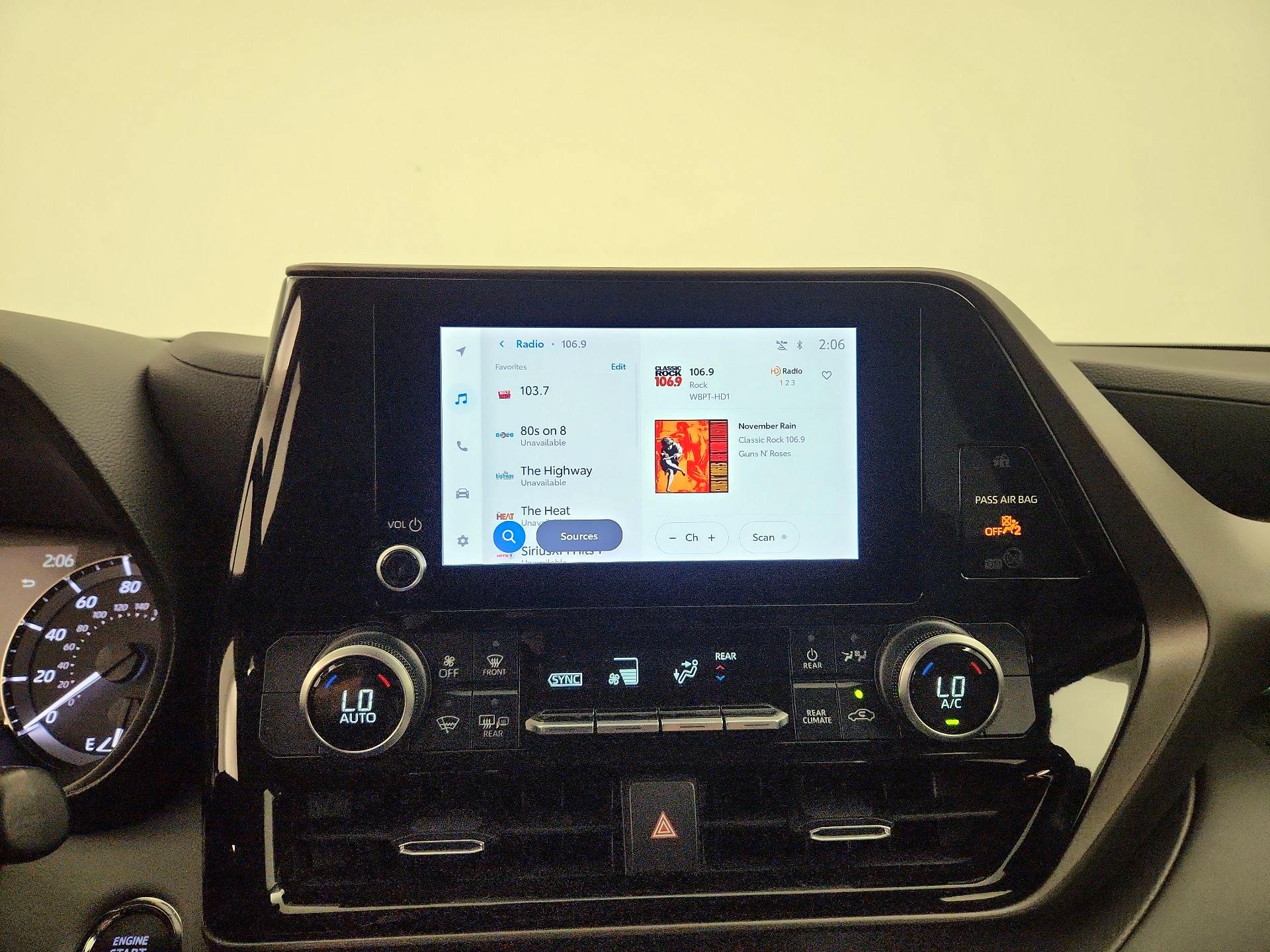 Thumbnail: 2023 Toyota Highlander - 15