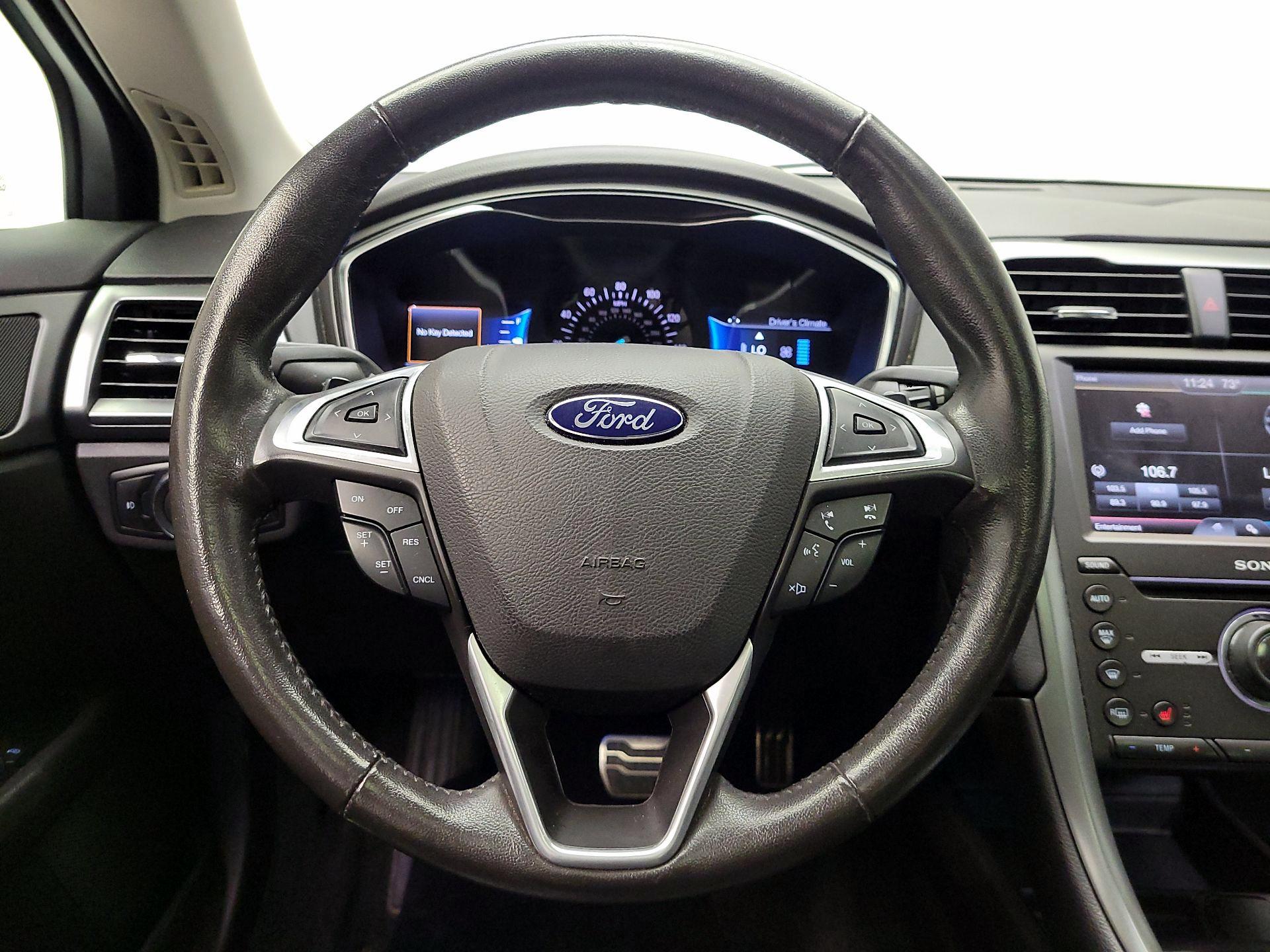 Thumbnail: 2016 Ford Fusion - 10