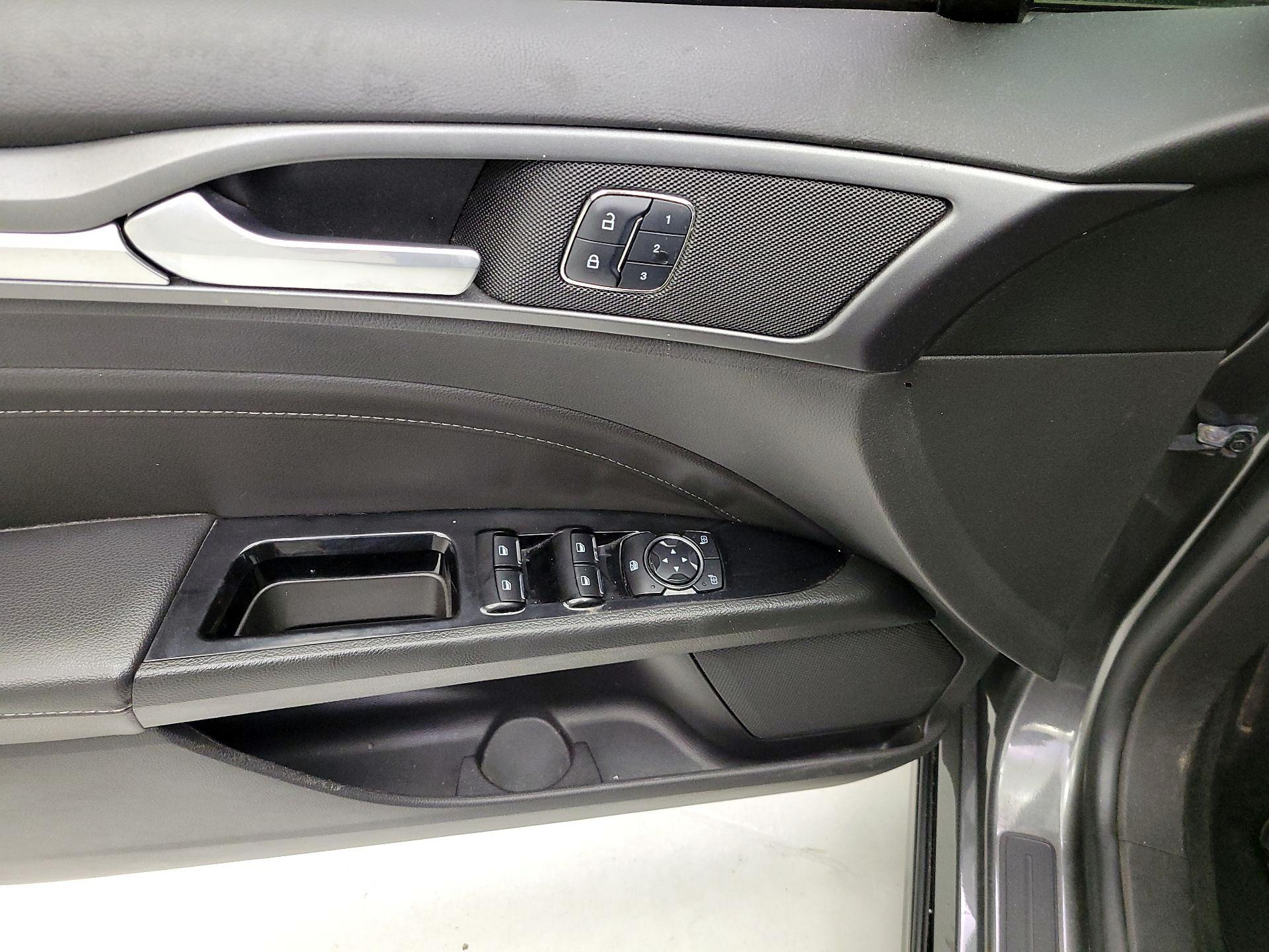 Thumbnail: 2016 Ford Fusion - 12