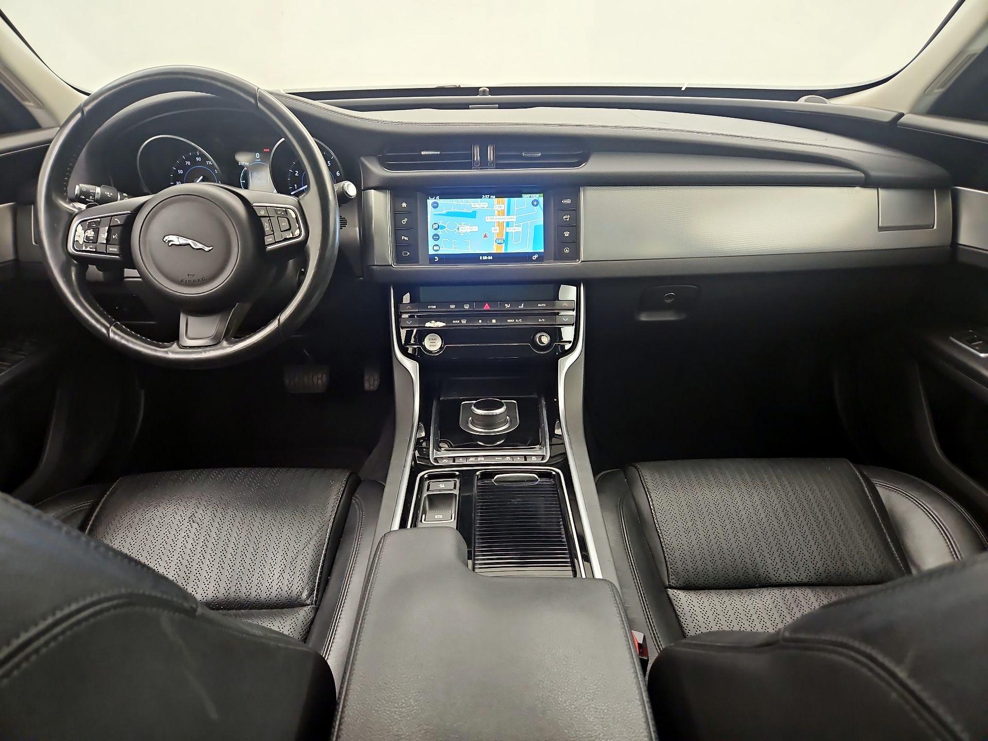 Thumbnail: 2017 Jaguar XF - 9