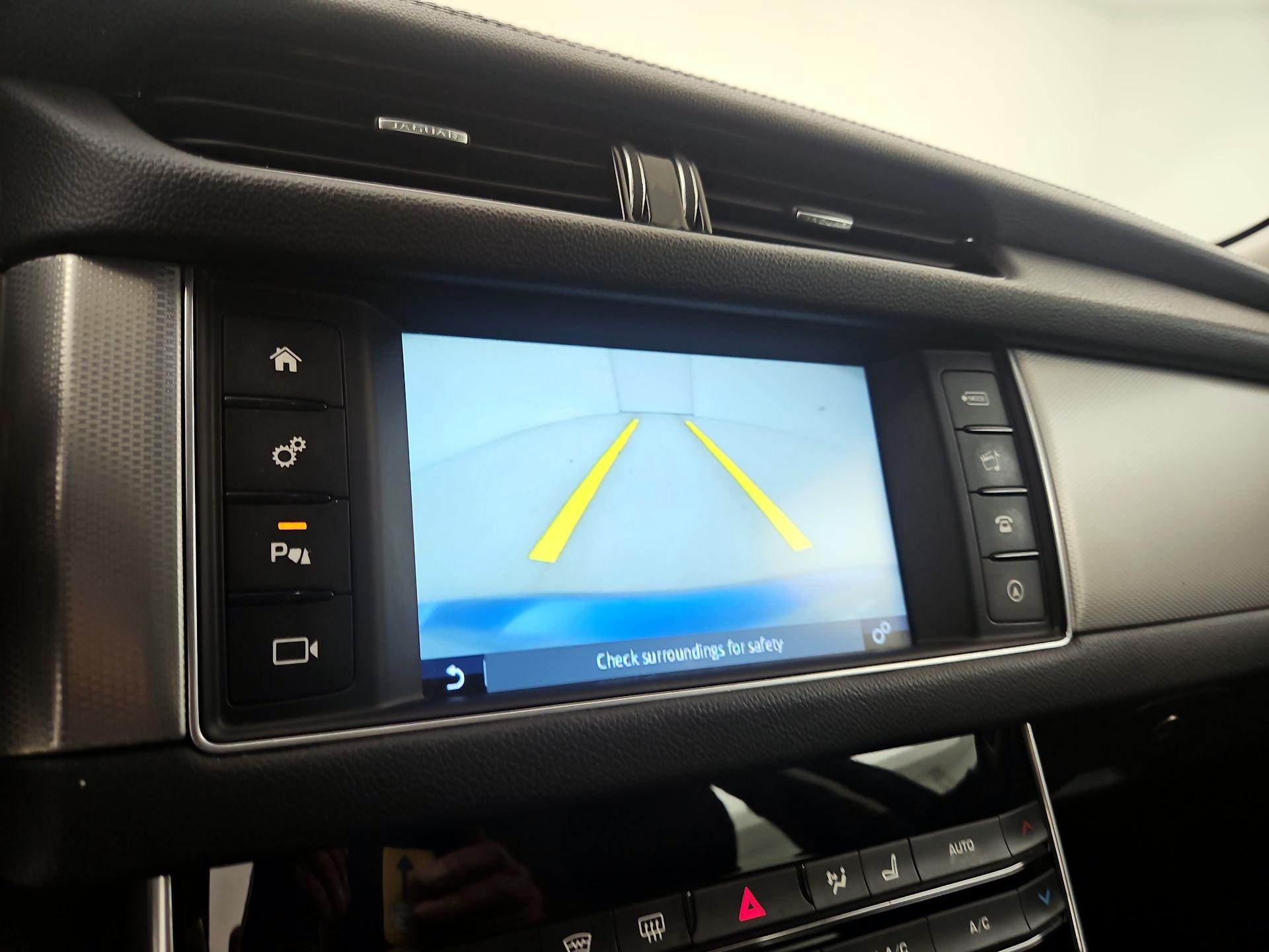 Thumbnail: 2017 Jaguar XF - 15