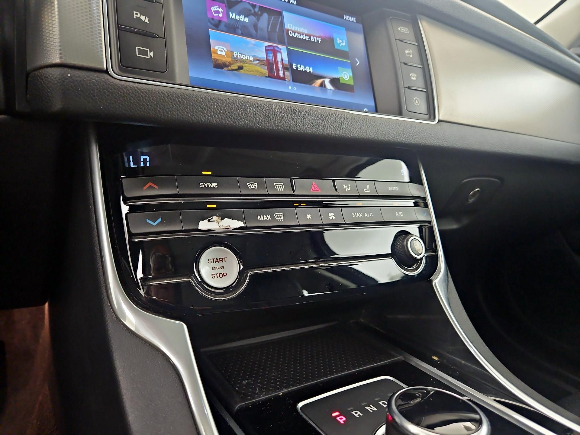 Thumbnail: 2017 Jaguar XF - 17