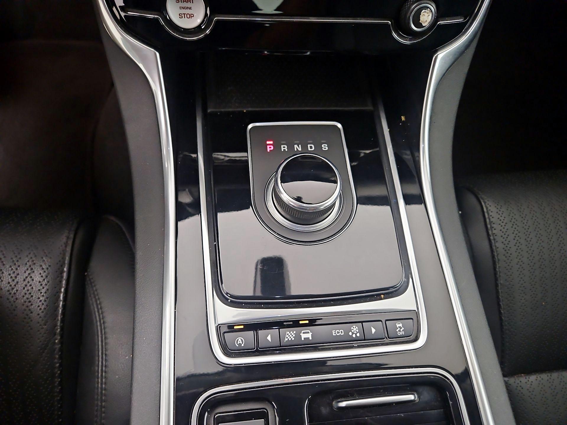 Thumbnail: 2017 Jaguar XF - 18