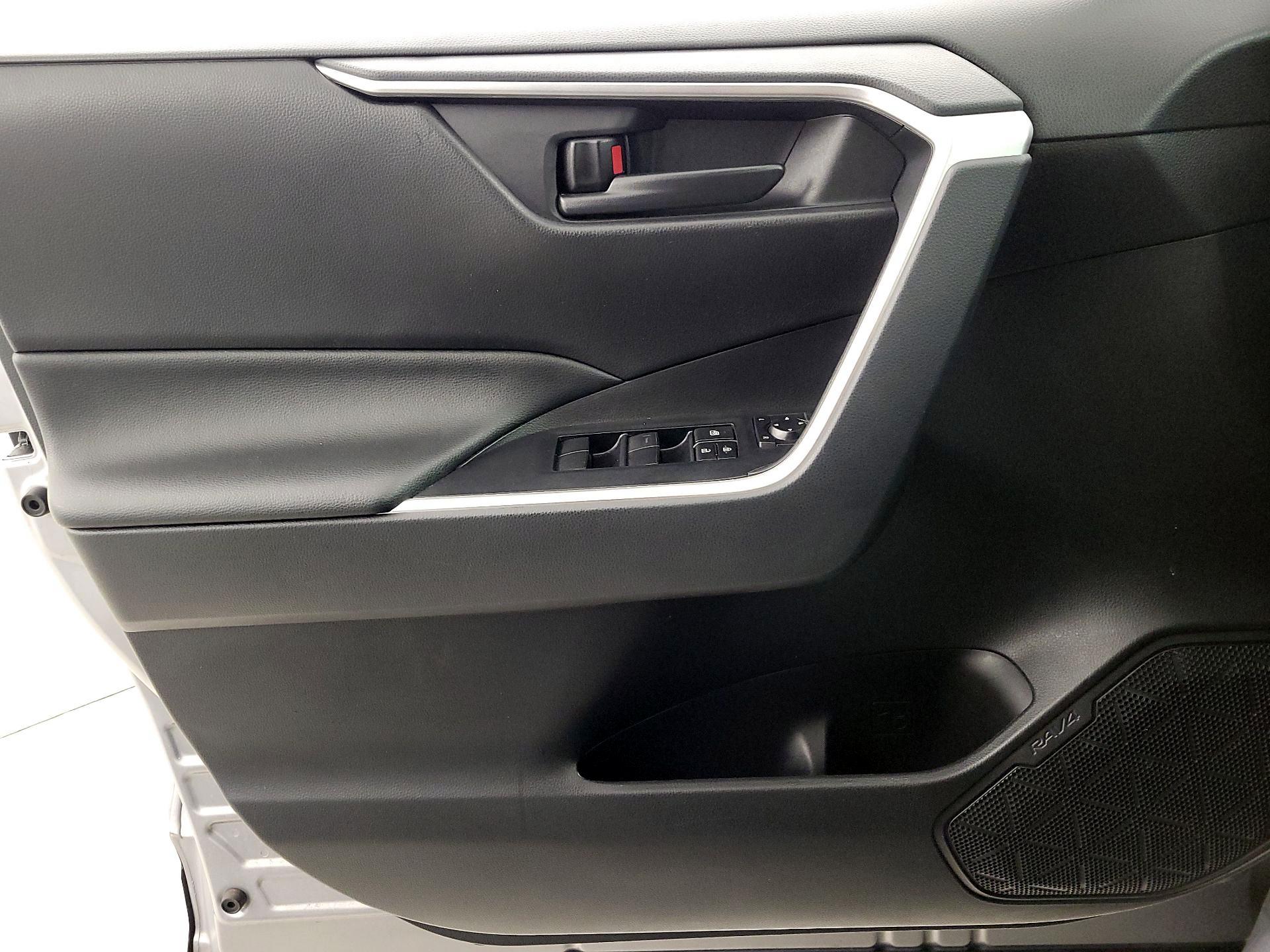 Thumbnail: 2021 Toyota RAV4 - 12