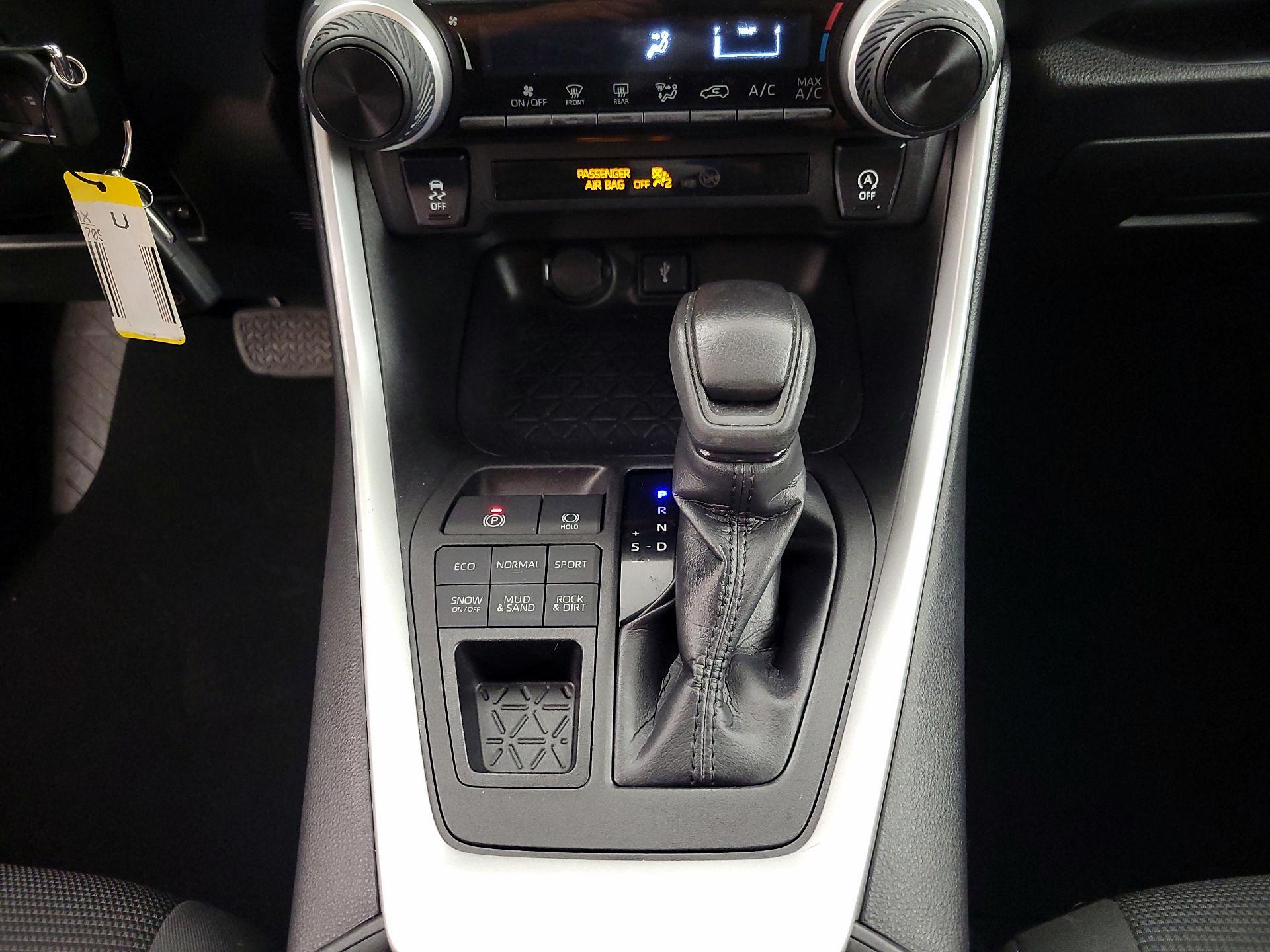 Thumbnail: 2021 Toyota RAV4 - 17
