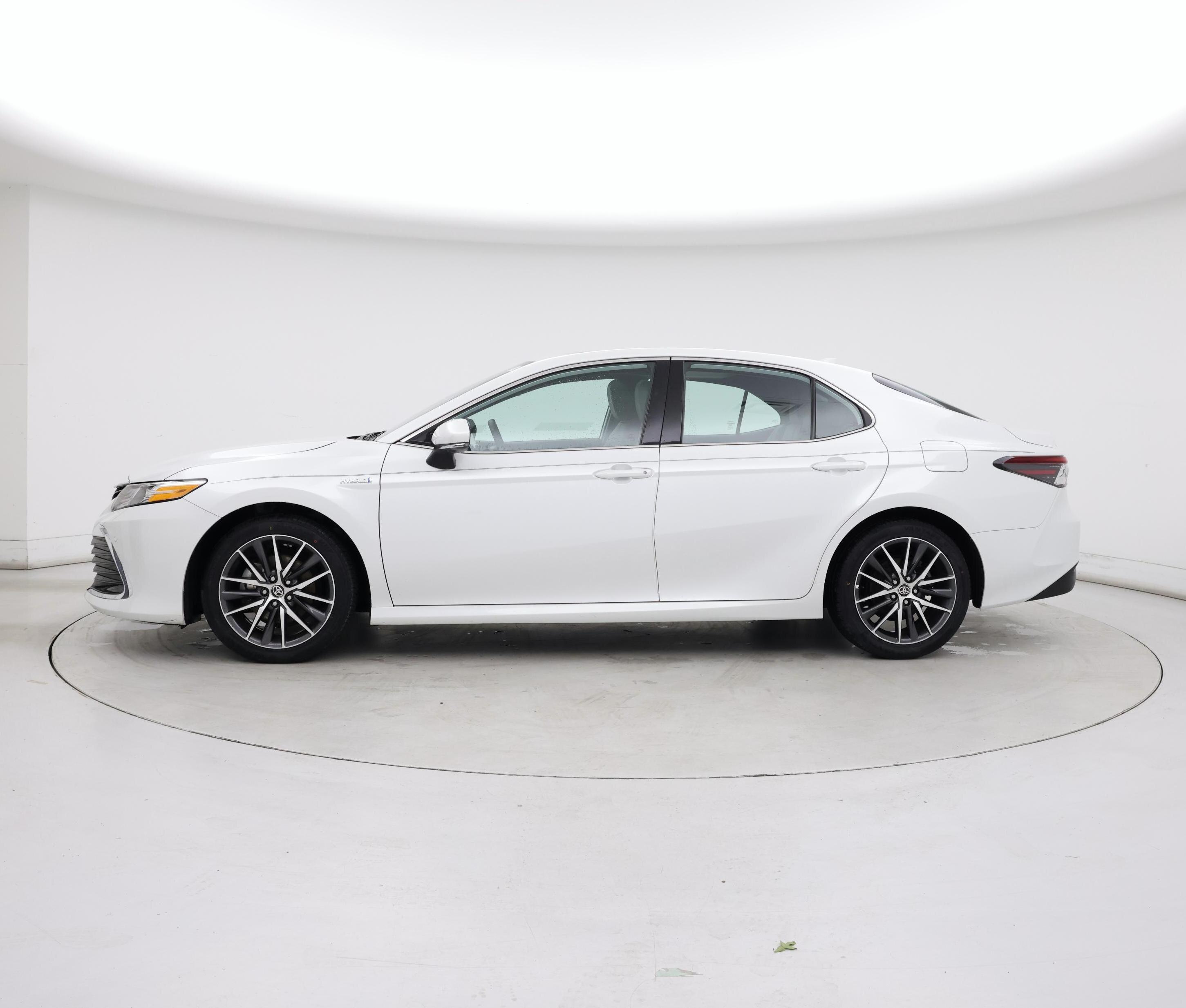 Thumbnail: 2021 Toyota Camry - 3