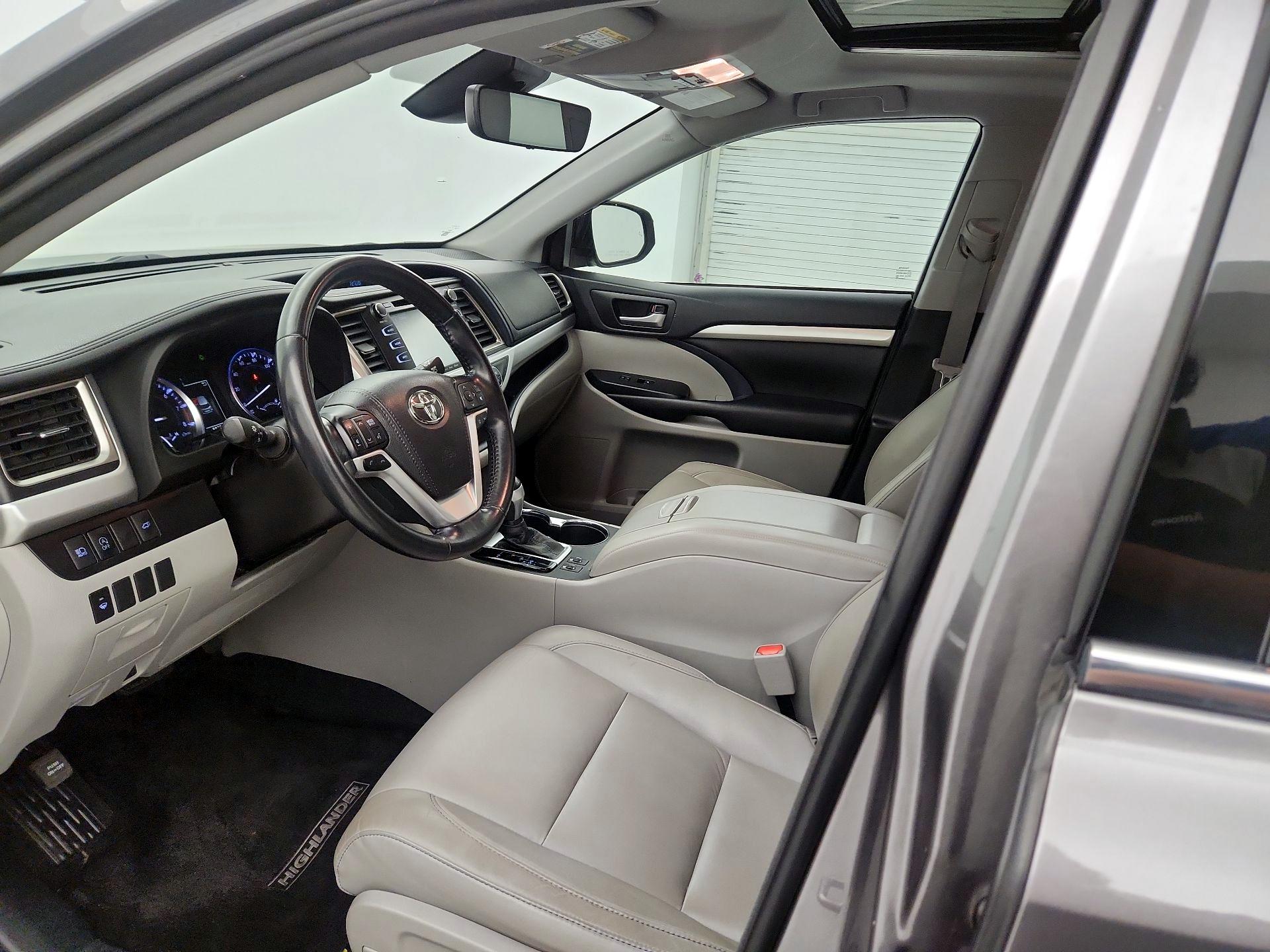 Thumbnail: 2018 Toyota Highlander - 11