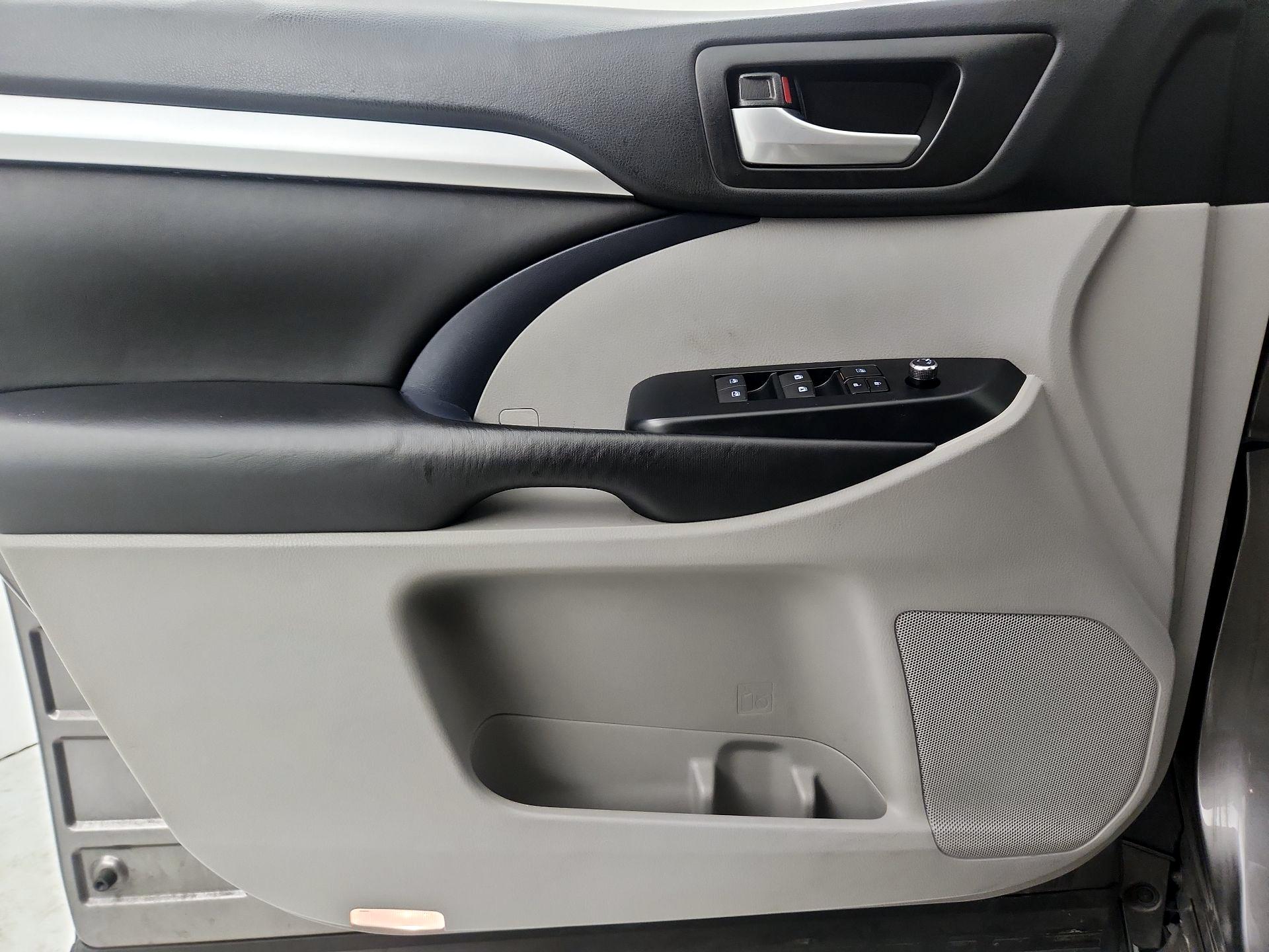 Thumbnail: 2018 Toyota Highlander - 12