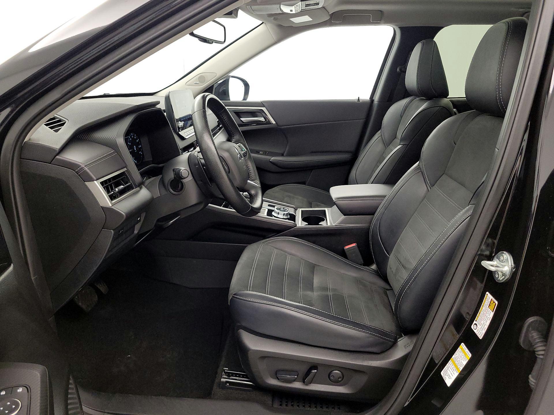 Thumbnail: 2024 Mitsubishi Outlander - 11