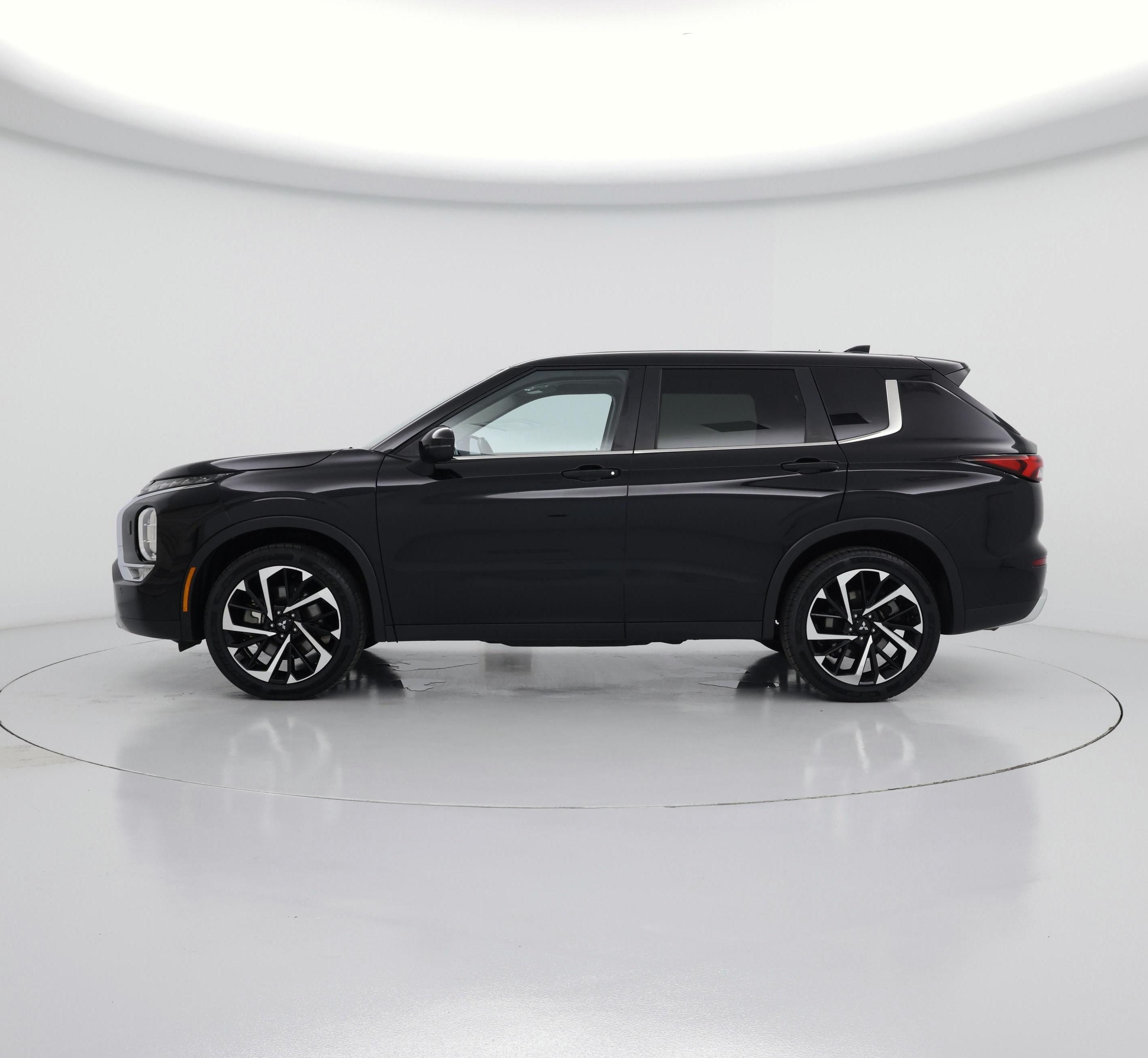 Thumbnail: 2024 Mitsubishi Outlander - 3
