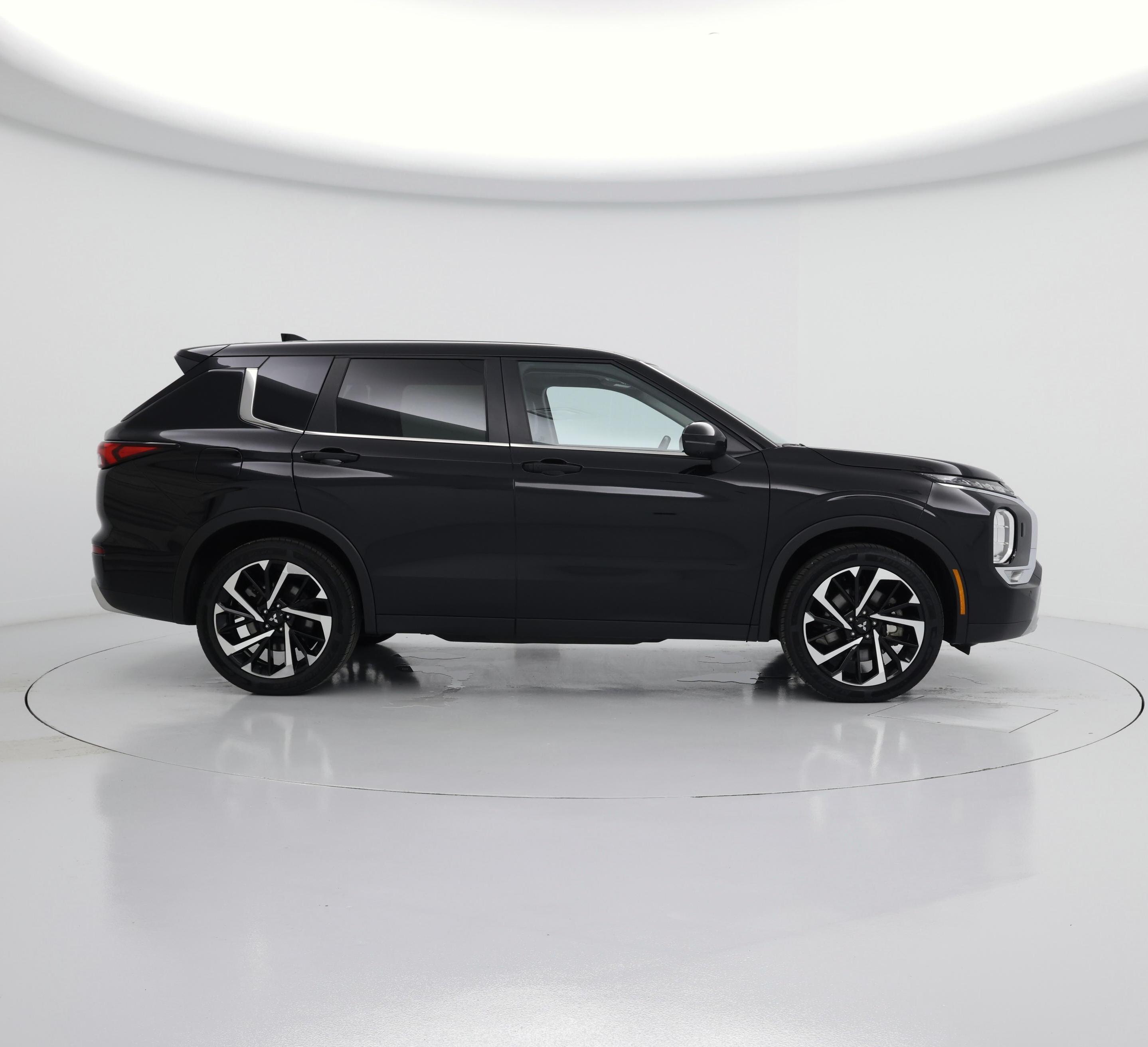 Thumbnail: 2024 Mitsubishi Outlander - 7