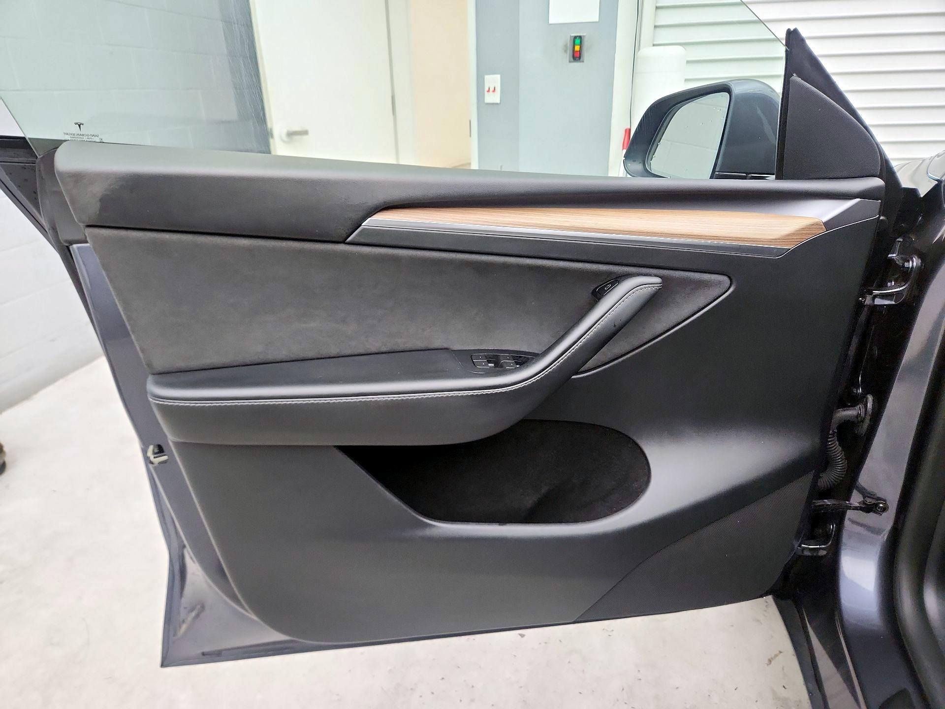 Thumbnail: 2023 Tesla Model Y - 12