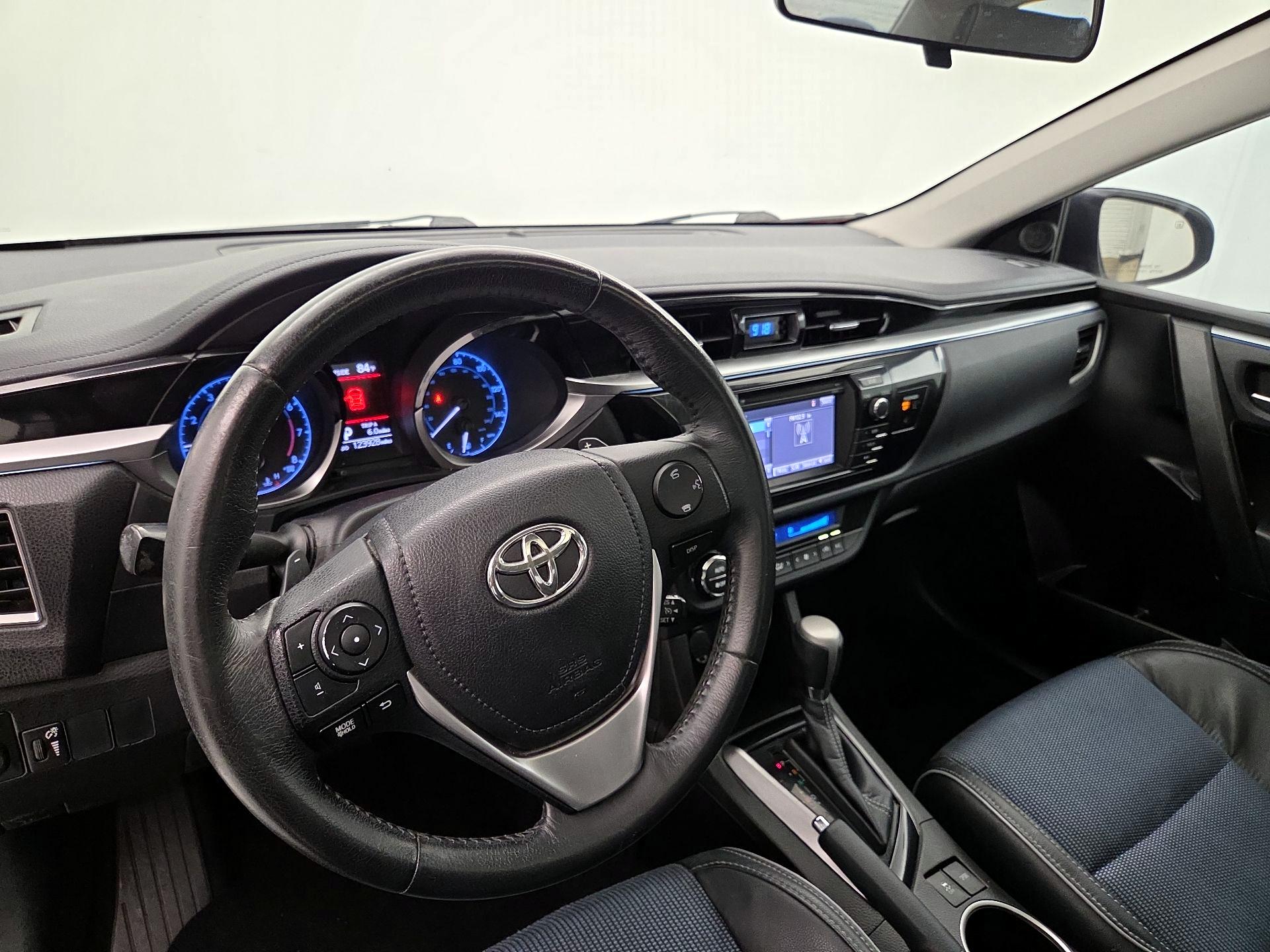 Thumbnail: 2015 Toyota Corolla - 9