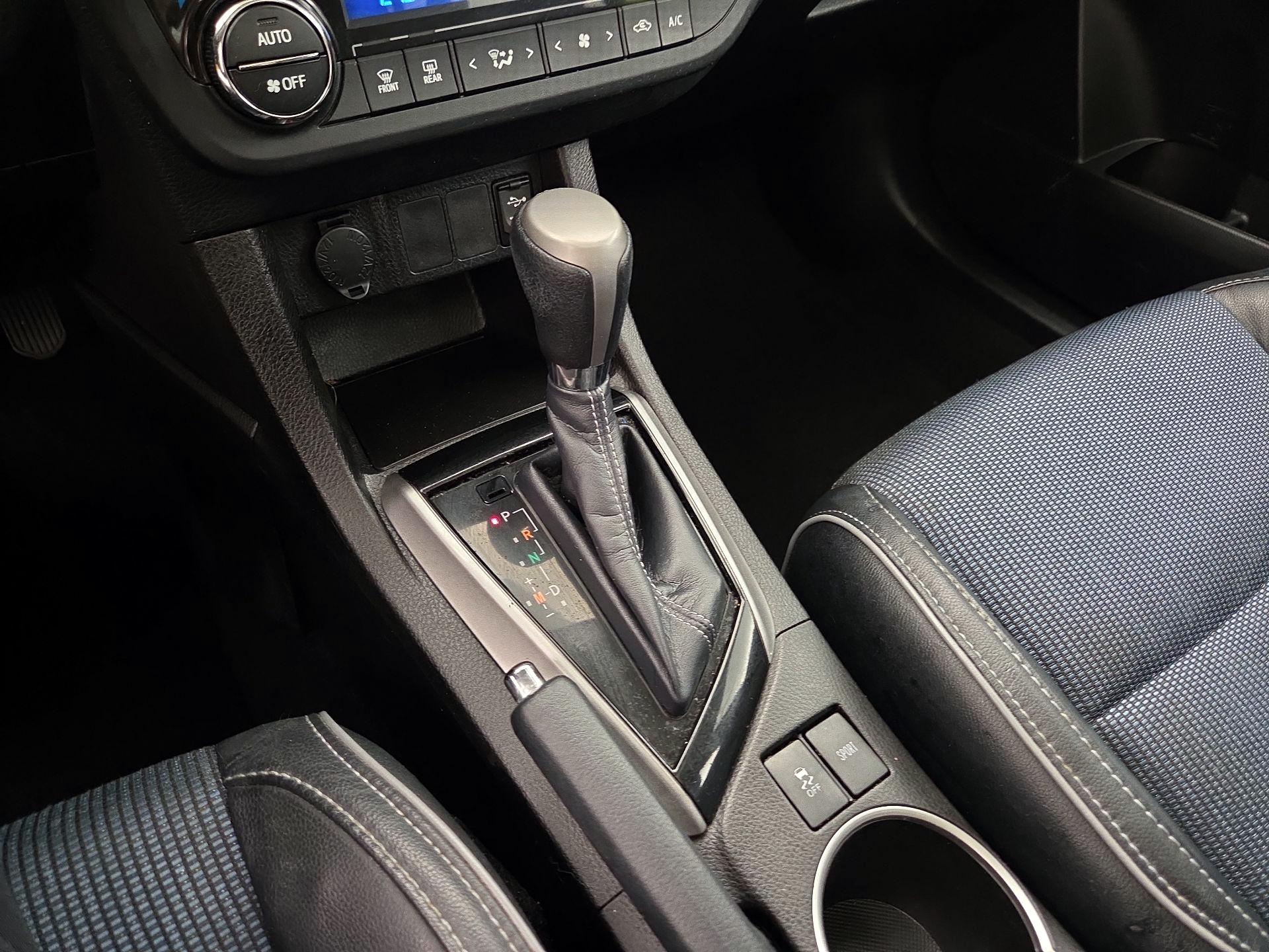 Thumbnail: 2015 Toyota Corolla - 17