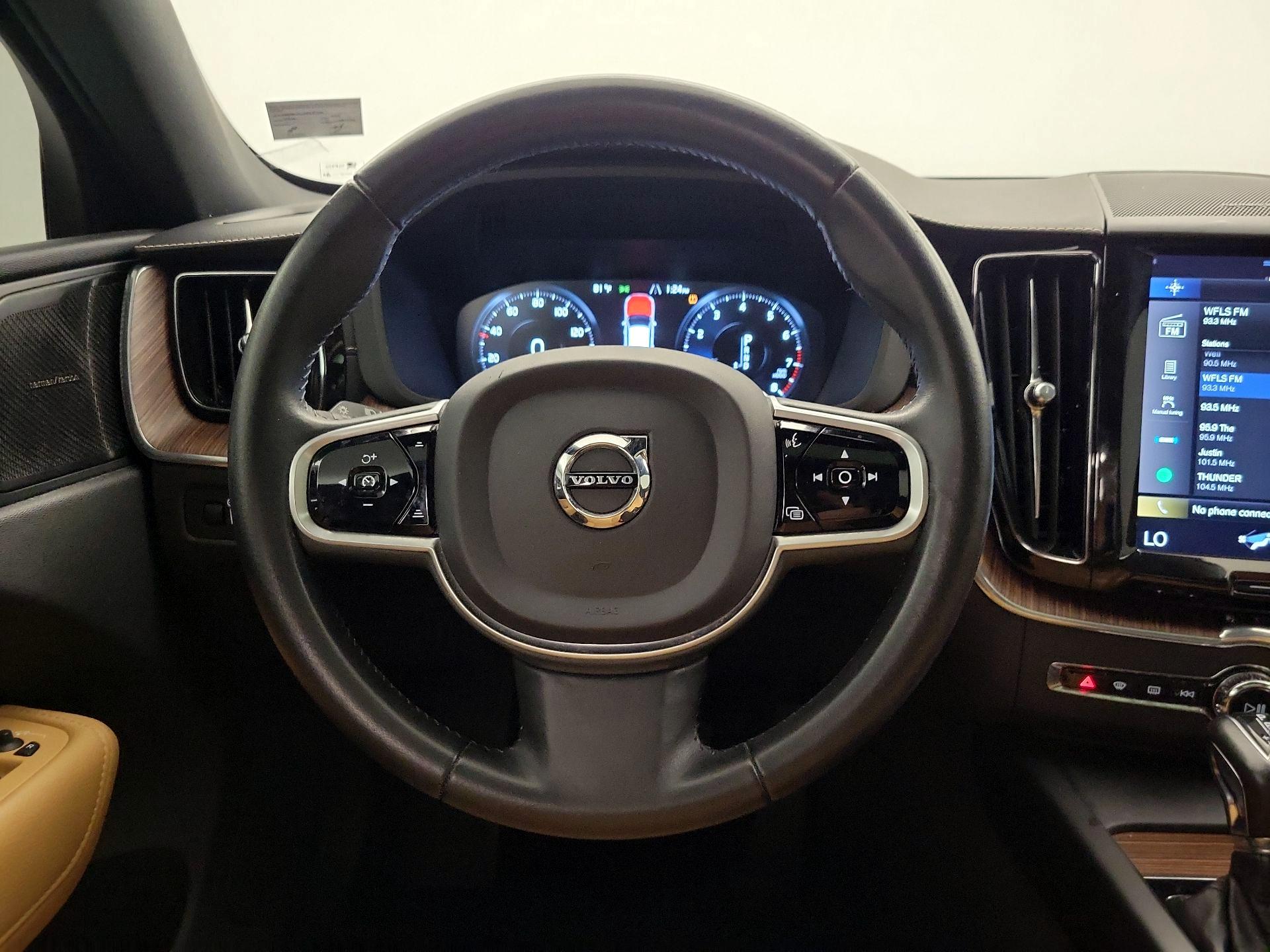 Thumbnail: 2020 Volvo XC60 - 10
