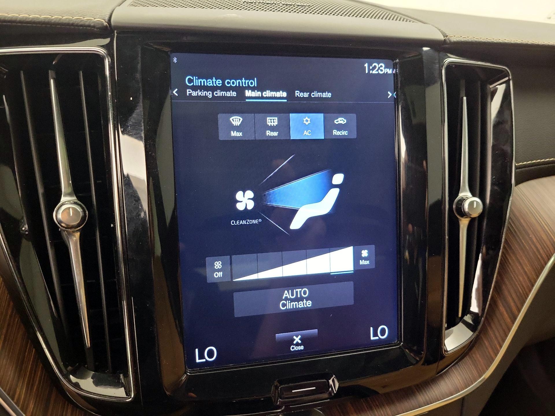 Thumbnail: 2020 Volvo XC60 - 16