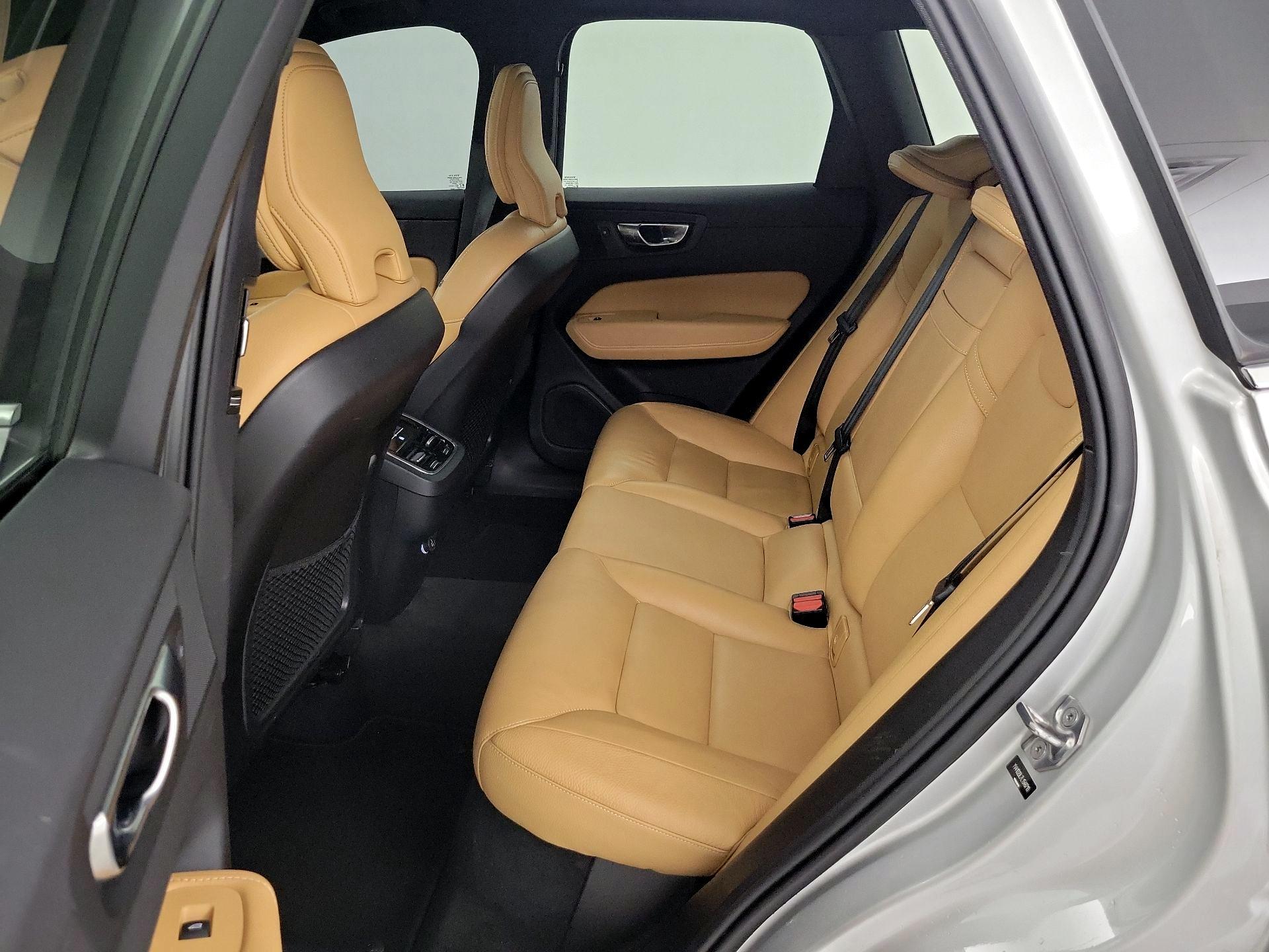 Thumbnail: 2020 Volvo XC60 - 20