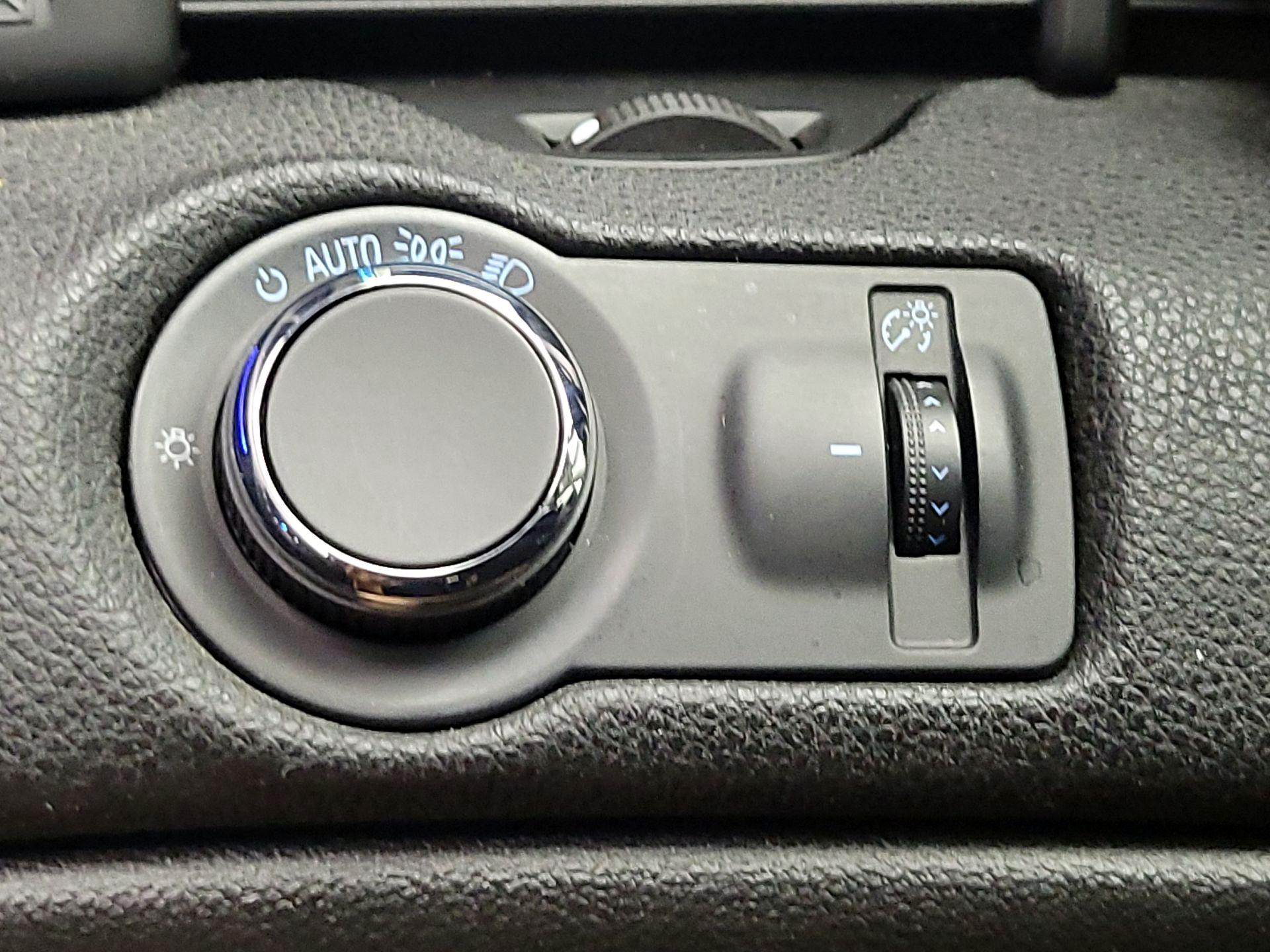 Thumbnail: 2014 Chevrolet Malibu - 13
