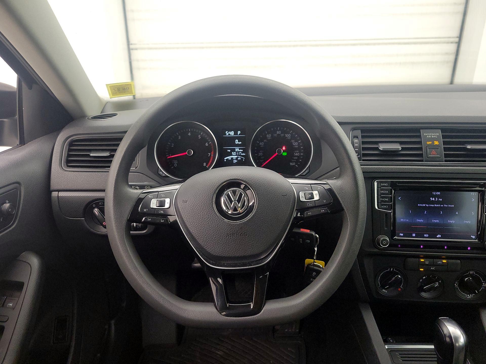 Thumbnail: 2016 Volkswagen Jetta - 10