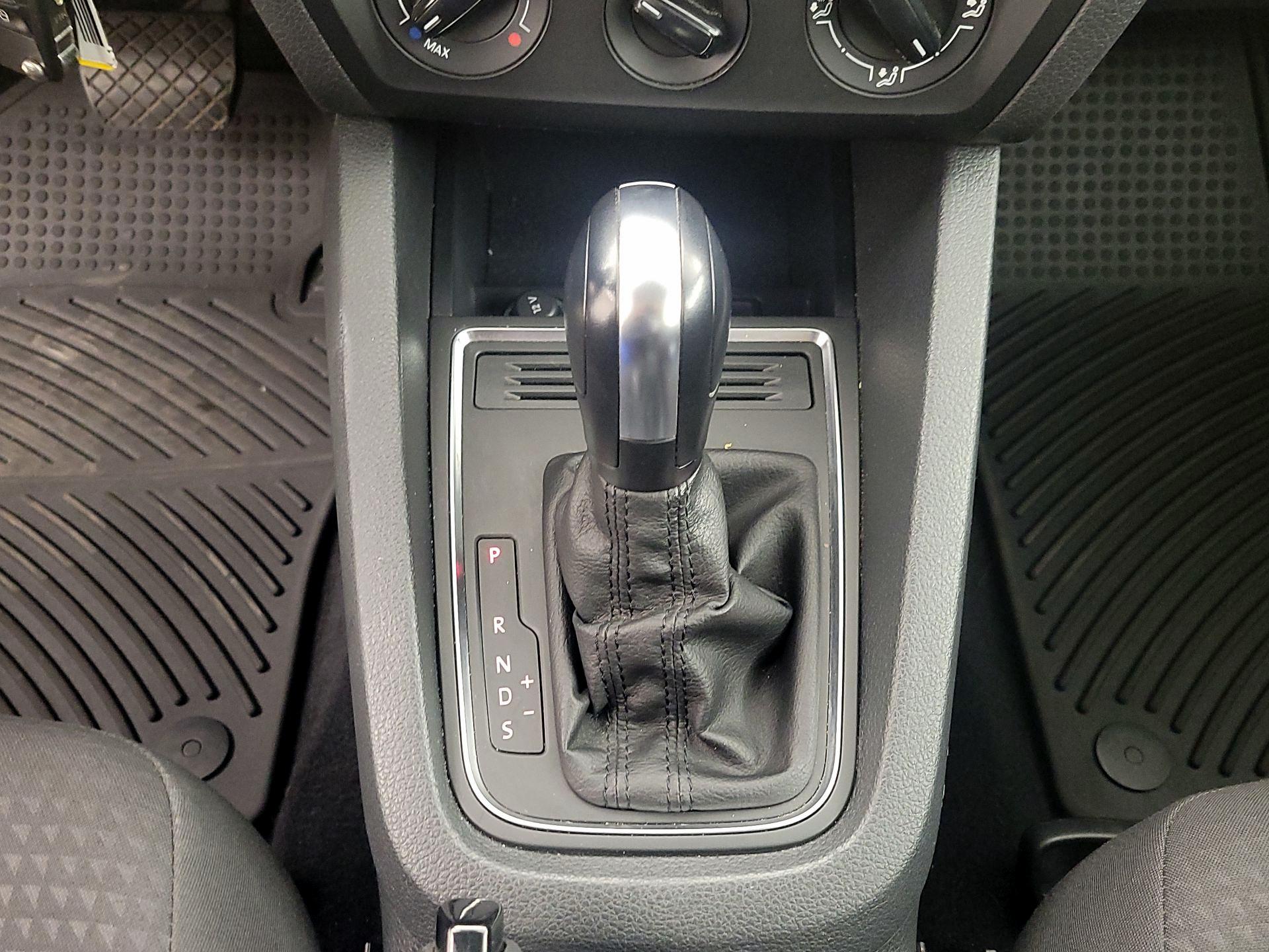 Thumbnail: 2016 Volkswagen Jetta - 17