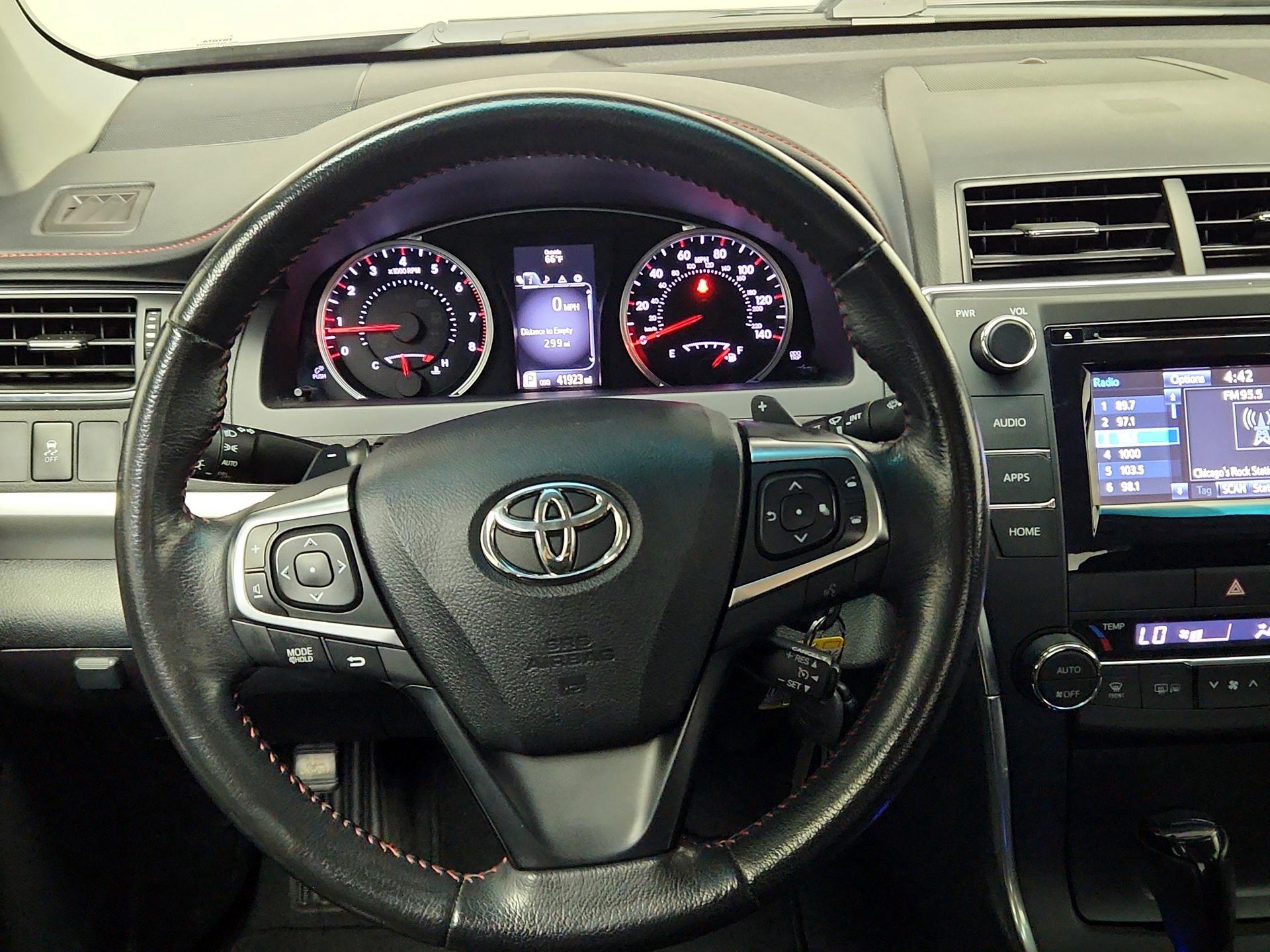 Thumbnail: 2015 Toyota Camry - 10