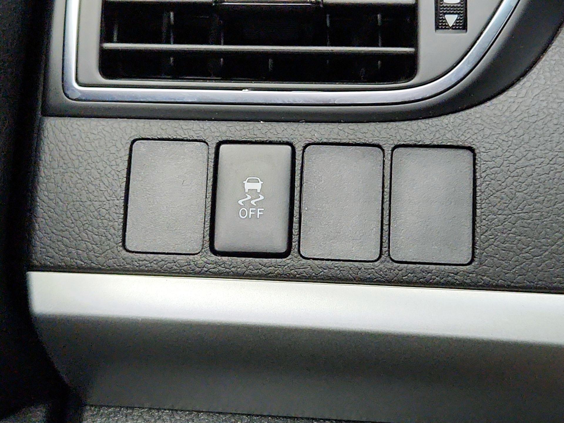 Thumbnail: 2015 Toyota Camry - 13