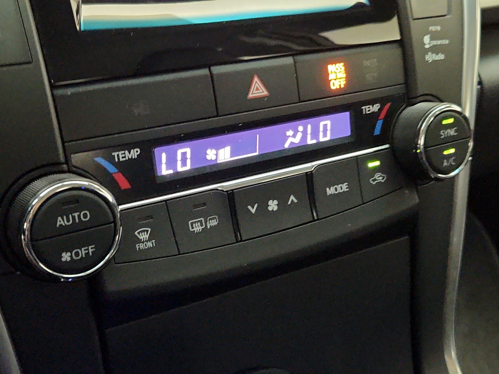 Thumbnail: 2015 Toyota Camry - 16