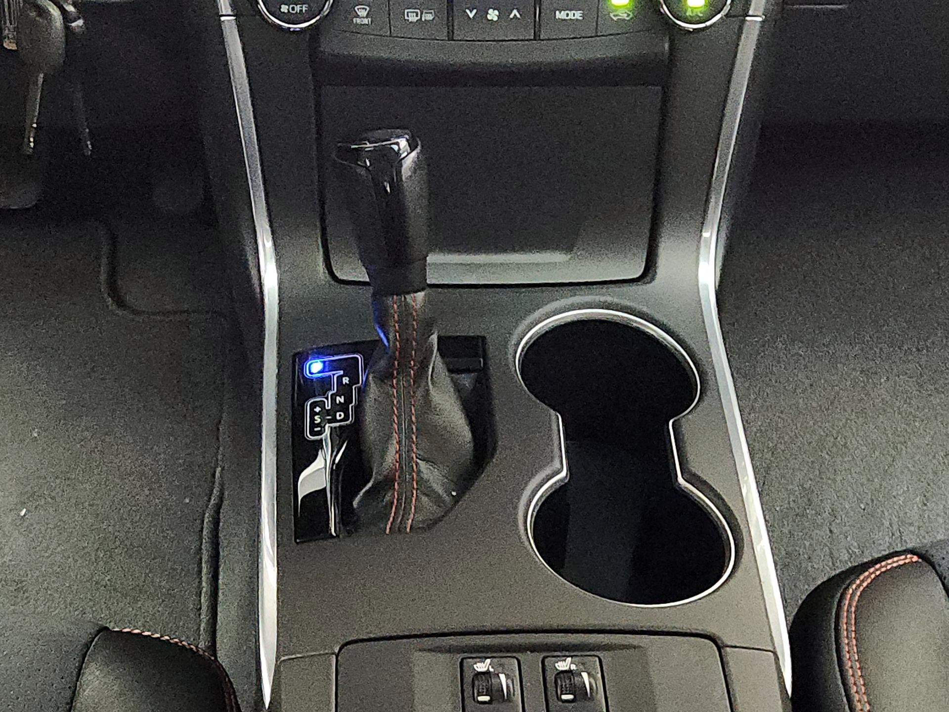 Thumbnail: 2015 Toyota Camry - 17