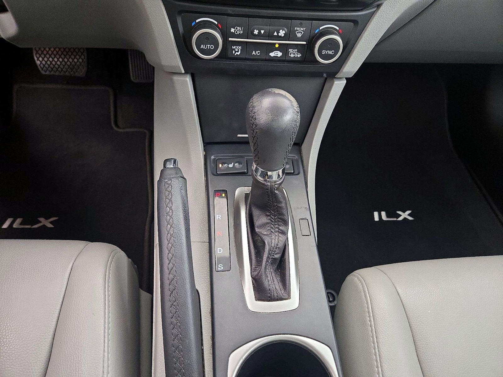 2017 Acura ILX Base - Photo 18
