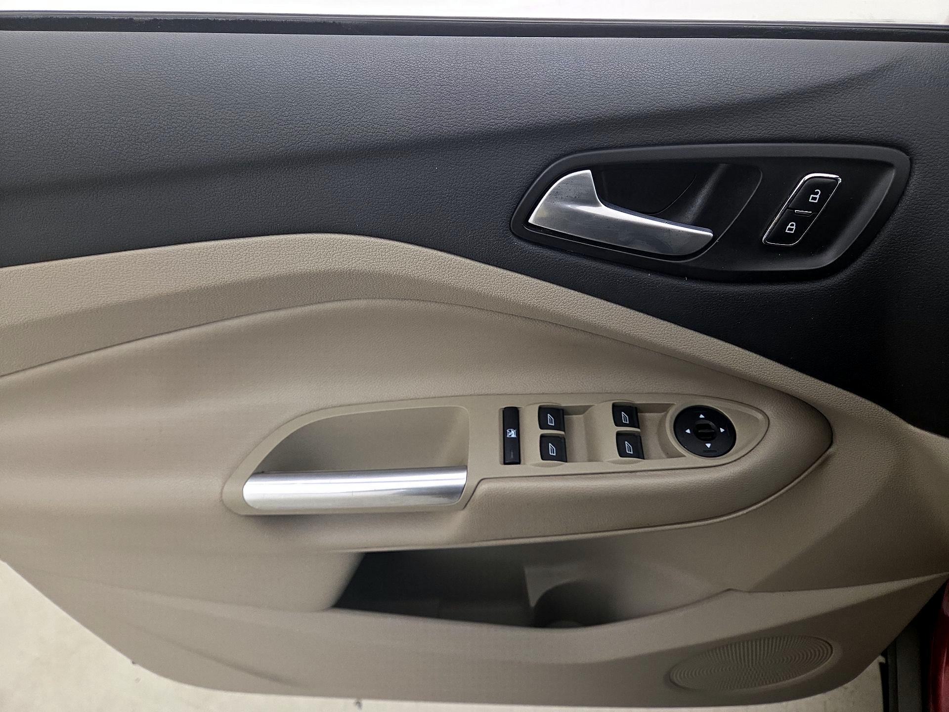 Thumbnail: 2016 Ford Escape - 12