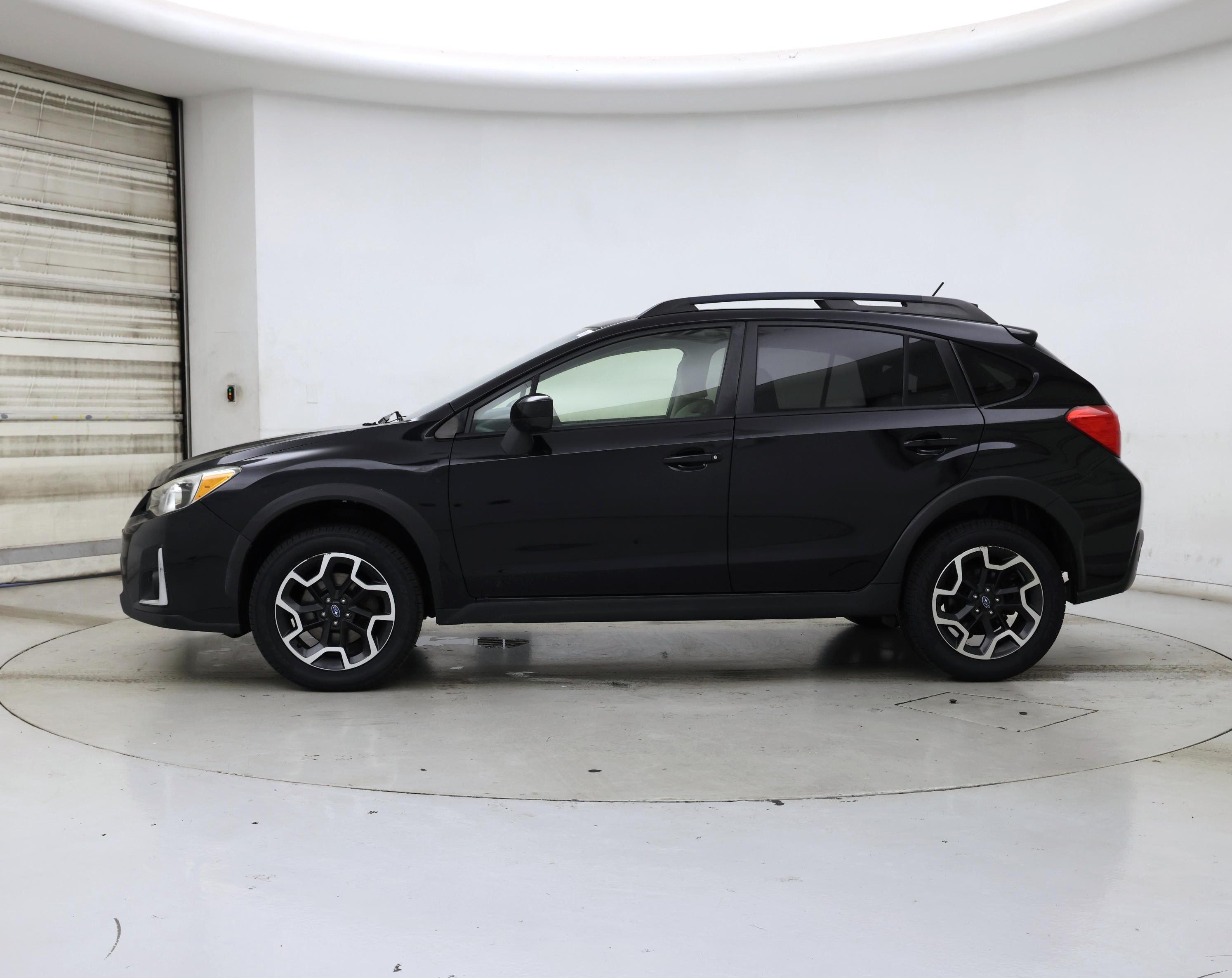 Thumbnail: 2017 Subaru Crosstrek - 3