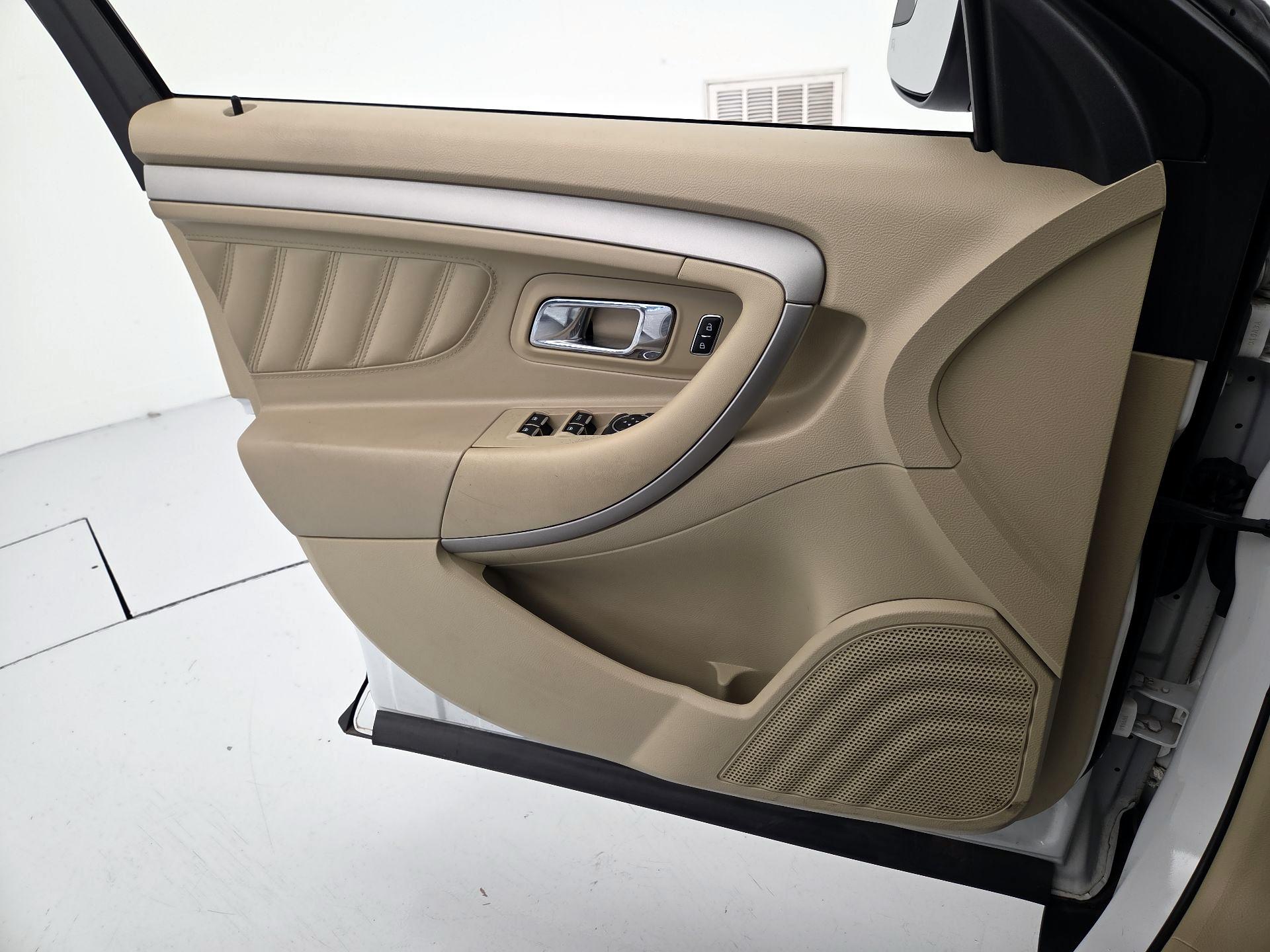 Thumbnail: 2018 Ford Taurus - 12