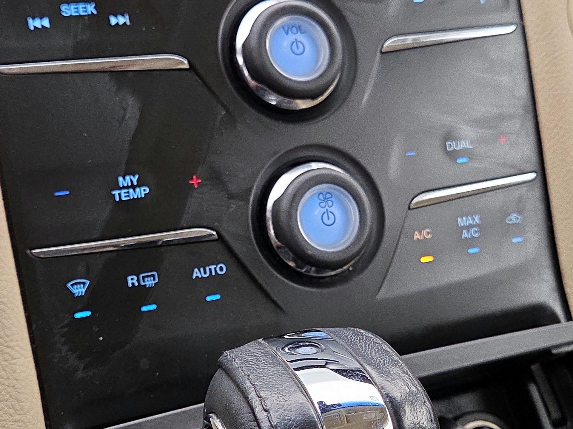 Thumbnail: 2018 Ford Taurus - 17