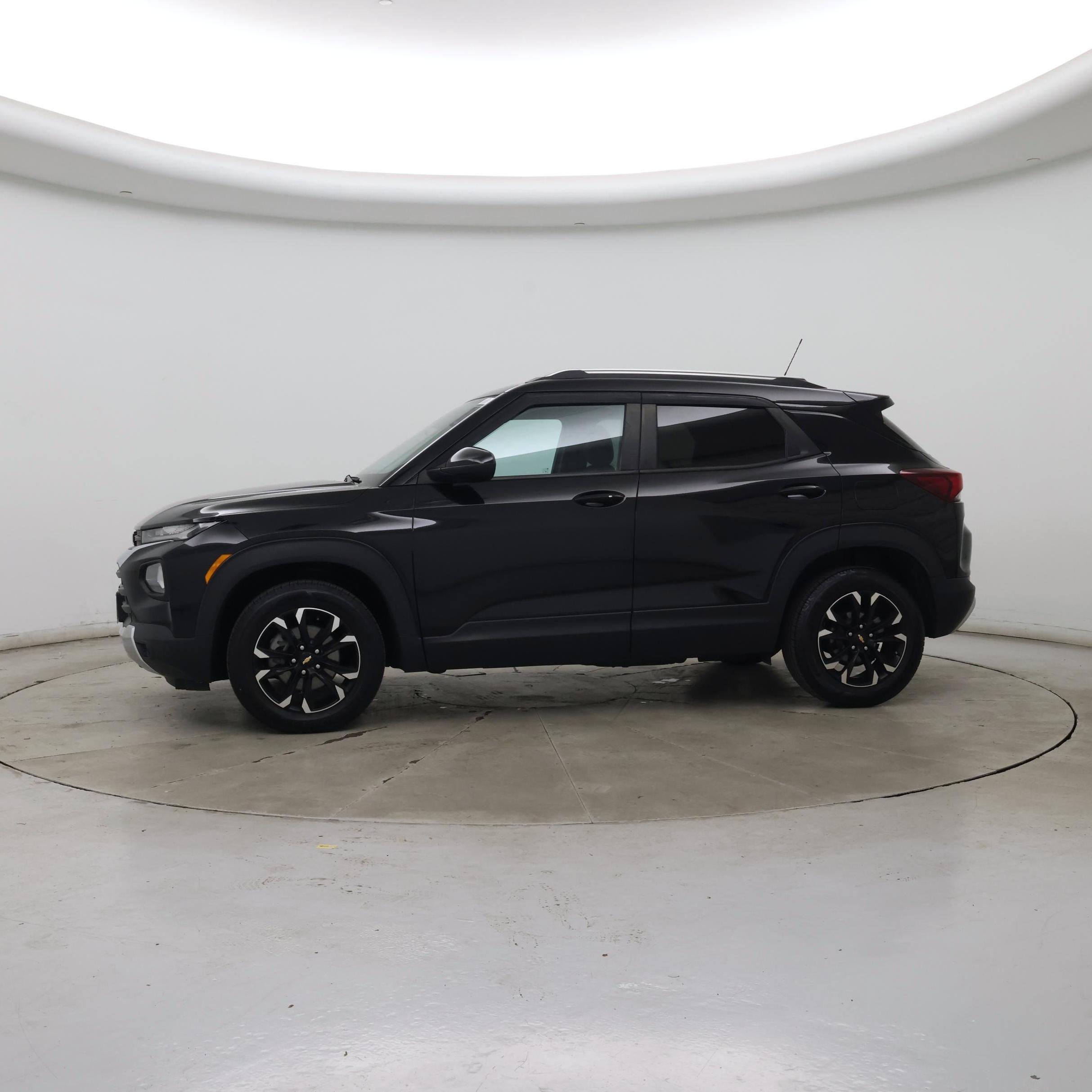 Thumbnail: 2021 Chevrolet TrailBlazer - 3