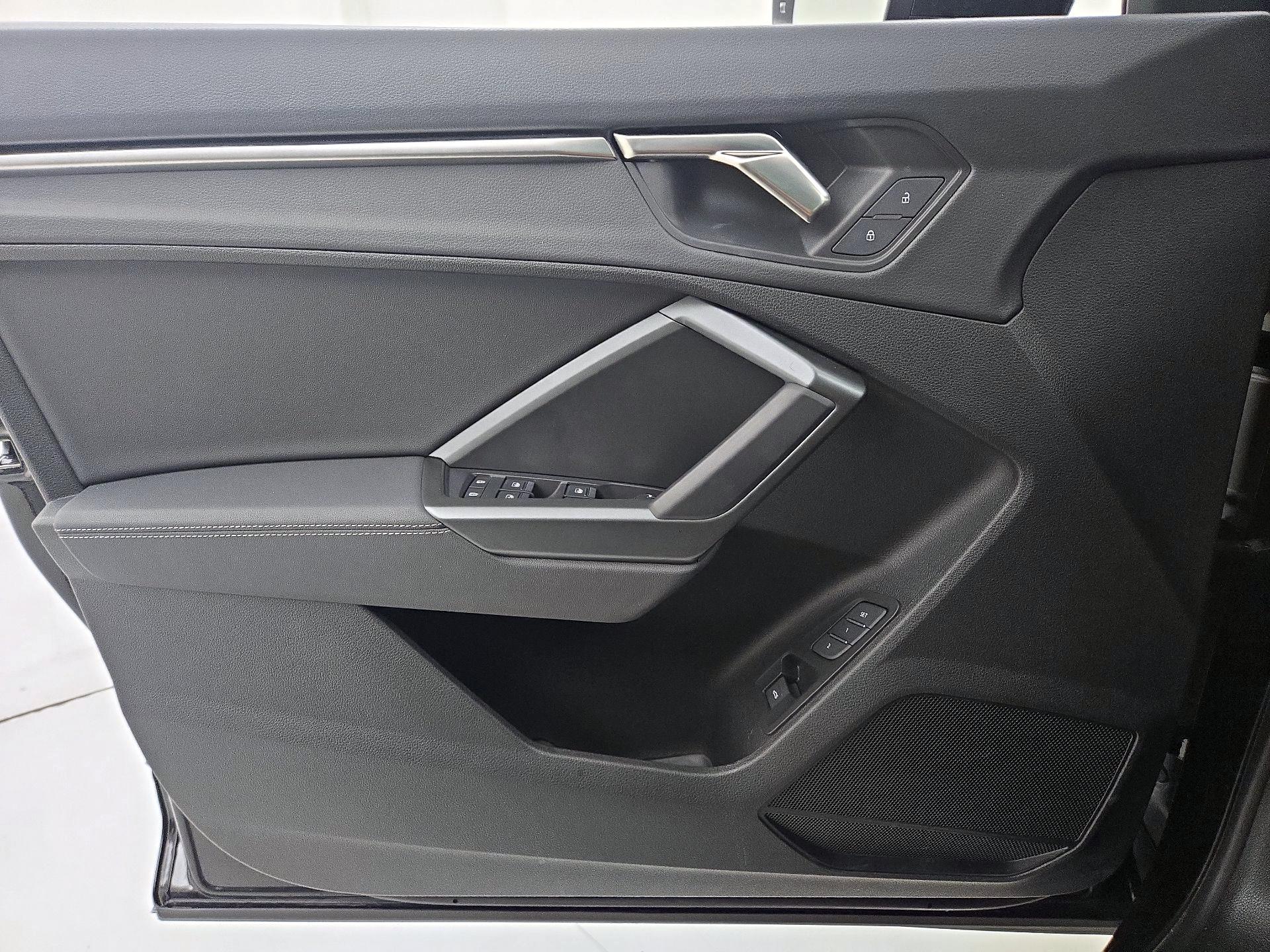 Thumbnail: 2025 Audi Q3 - 12