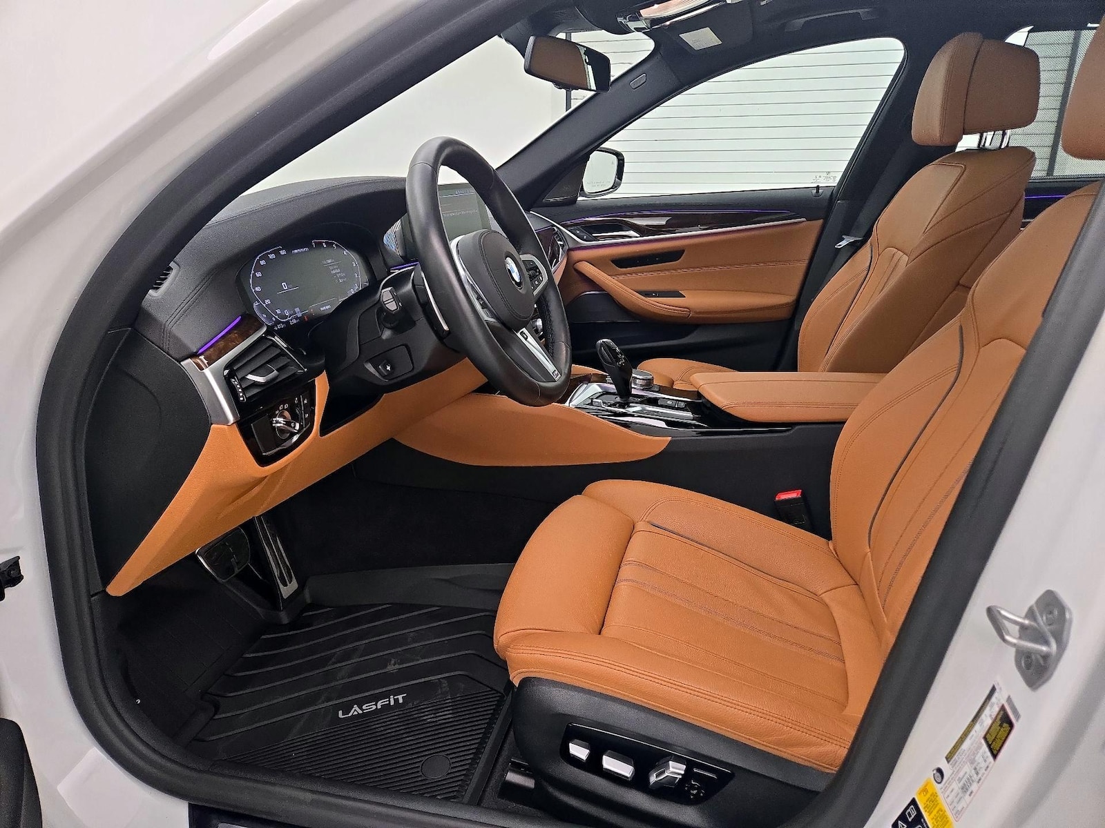2020 BMW 5 Series M550i - Photo 12