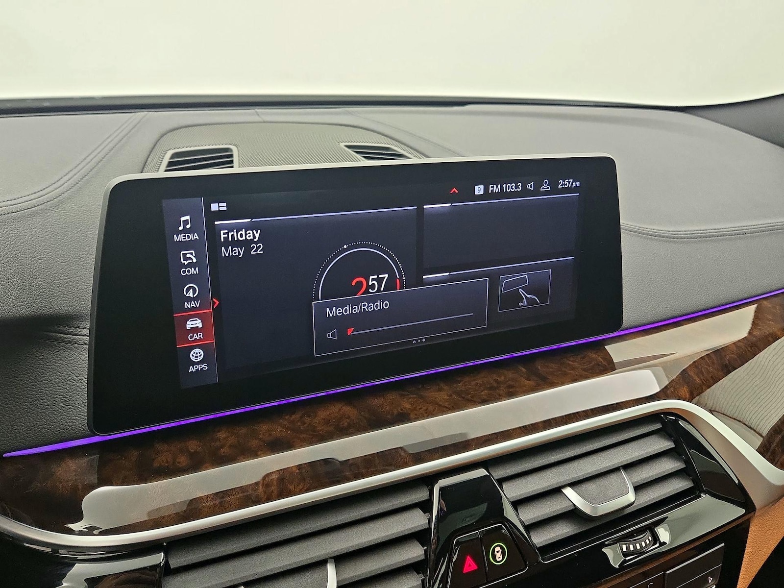 2020 BMW 5 Series M550i - Photo 17