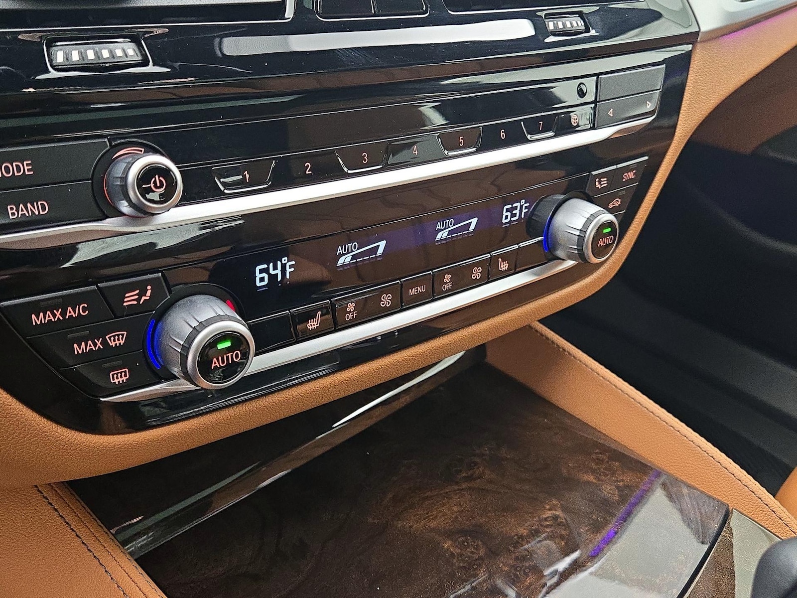 2020 BMW 5 Series M550i - Photo 18