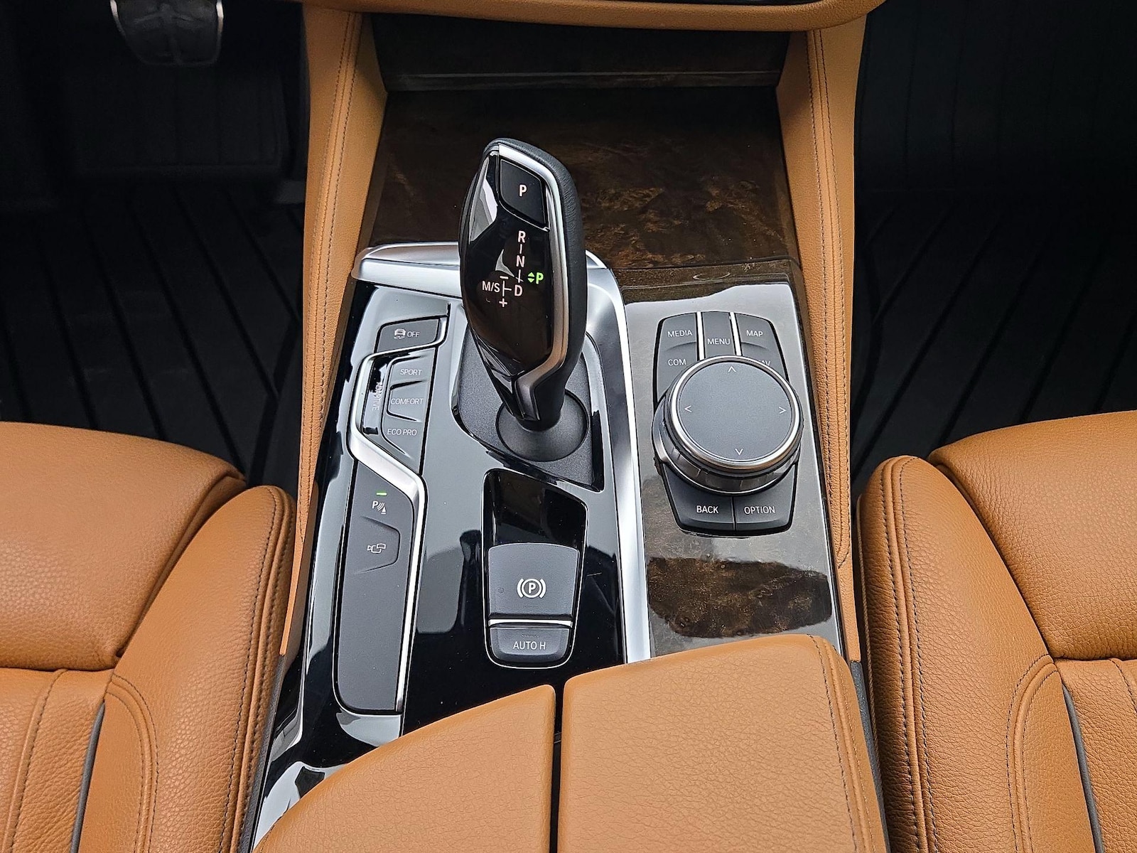 2020 BMW 5 Series M550i - Photo 19