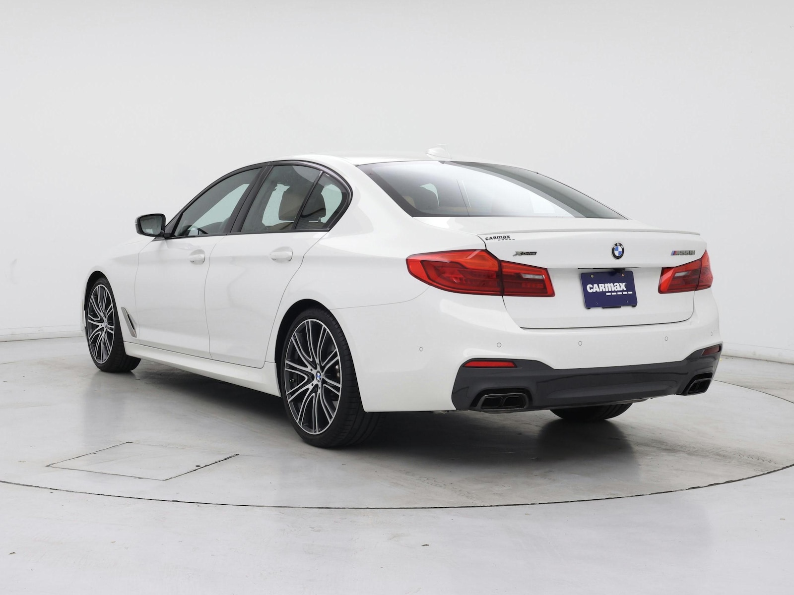 2020 BMW 5 Series M550i - Photo 3